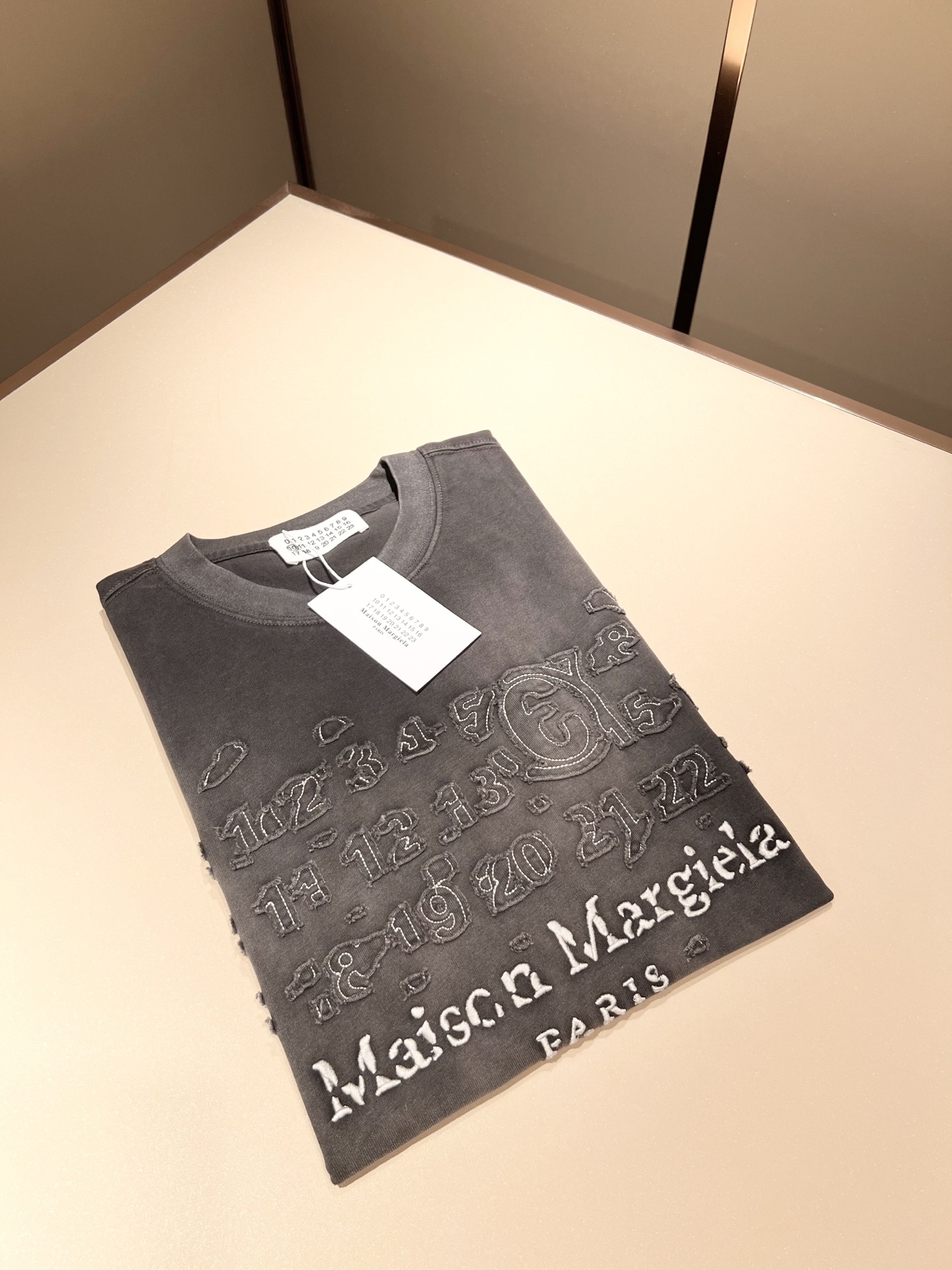   马吉拉 maison margiel 2025春夏新款男女同款👫短袖T恤，专柜同步发售！定制专属洗水