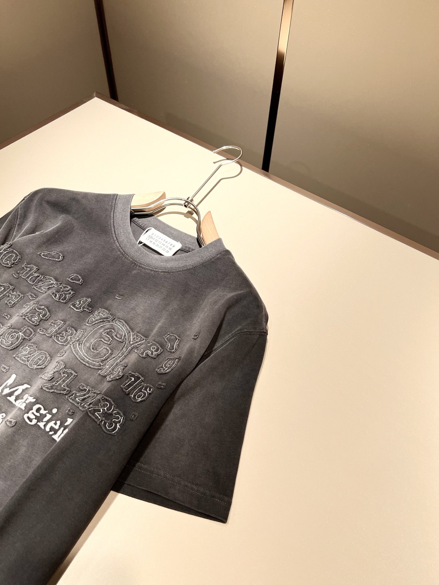   马吉拉 maison margiel 2025春夏新款男女同款👫短袖T恤，专柜同步发售！定制专属洗水