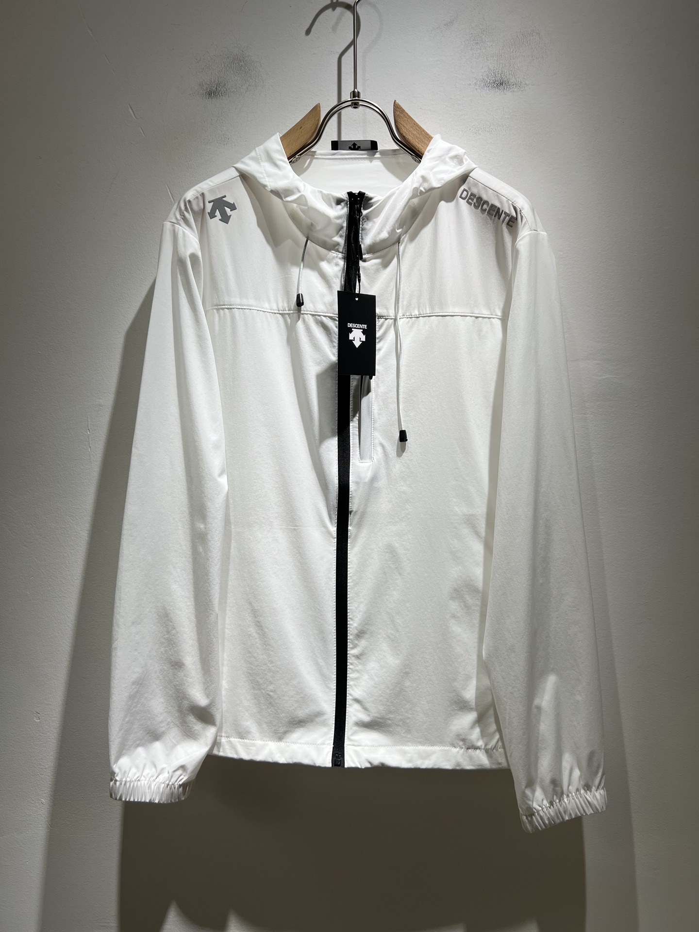  迪桑特DESCENTE 2025春夏新款男女同款👫防晒服夹克外套，自1935年荣耀至今的专业运动品牌。