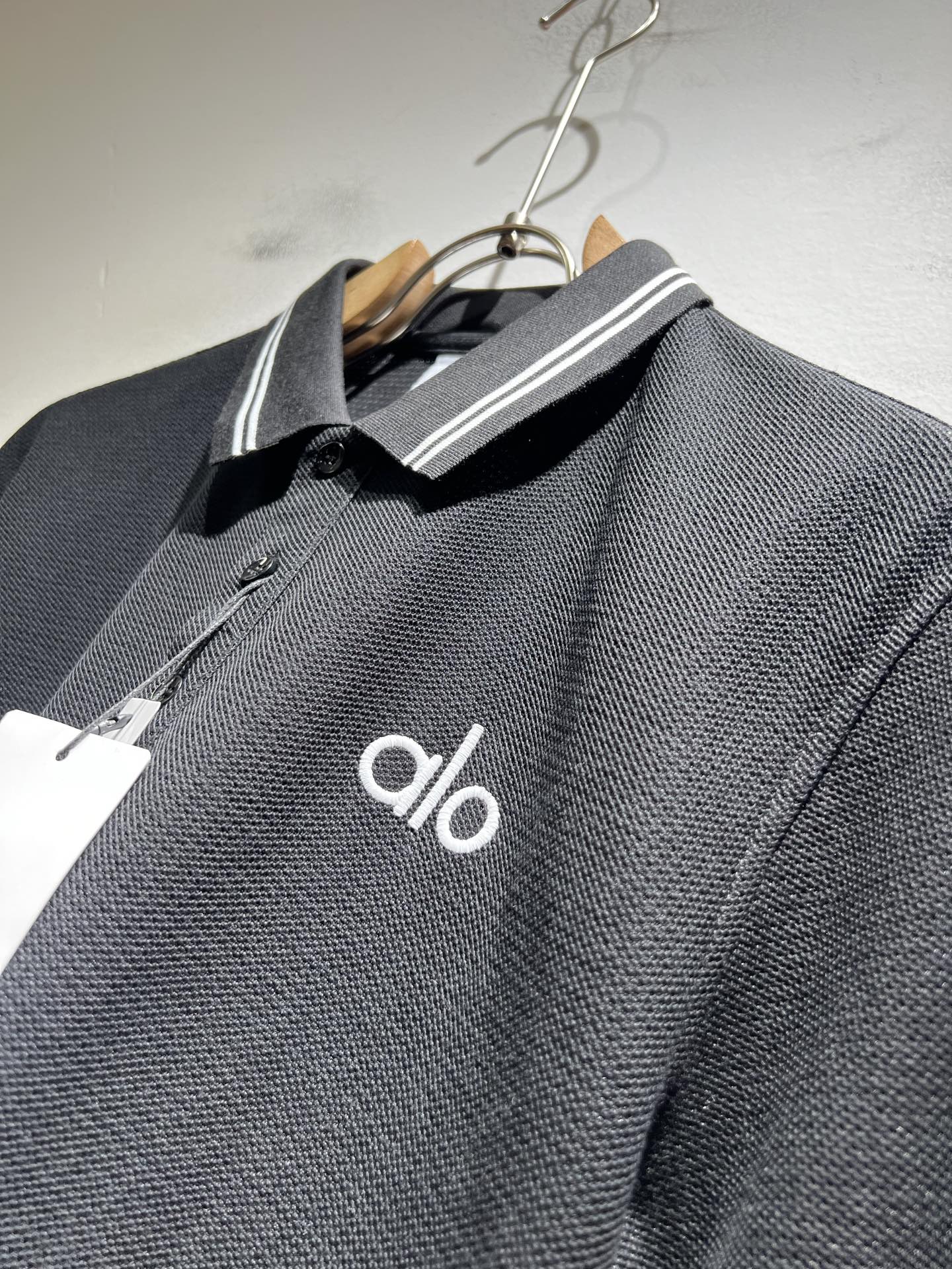  Alo 2025春夏新款男士短袖Polo衫，品牌最新设计元素！既不单调也不复杂,恰到好处的展现品味！客
