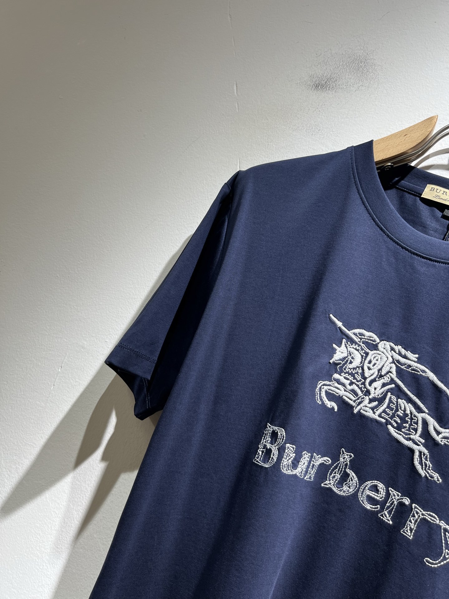 BURBER*Y巴*莉2025春夏新品男女同款👫短袖T恤,重磅来袭,最近比较火热的环保纯棉面料制作而成