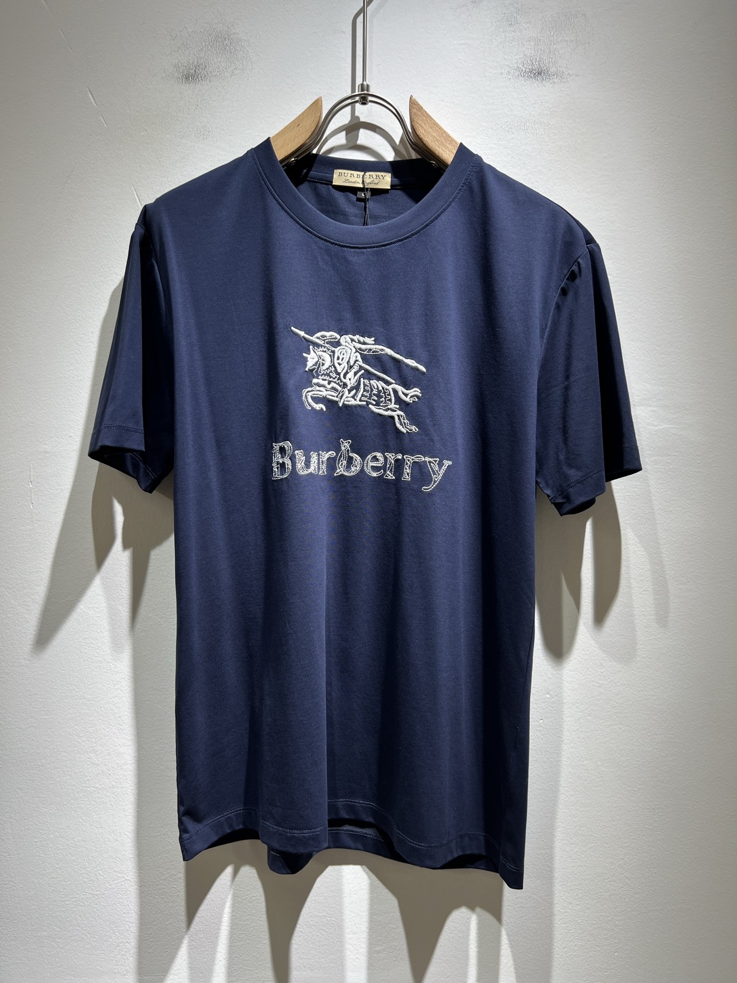 BURBER*Y巴*莉2025春夏新品男女同款👫短袖T恤,重磅来袭,最近比较火热的环保纯棉面料制作而成