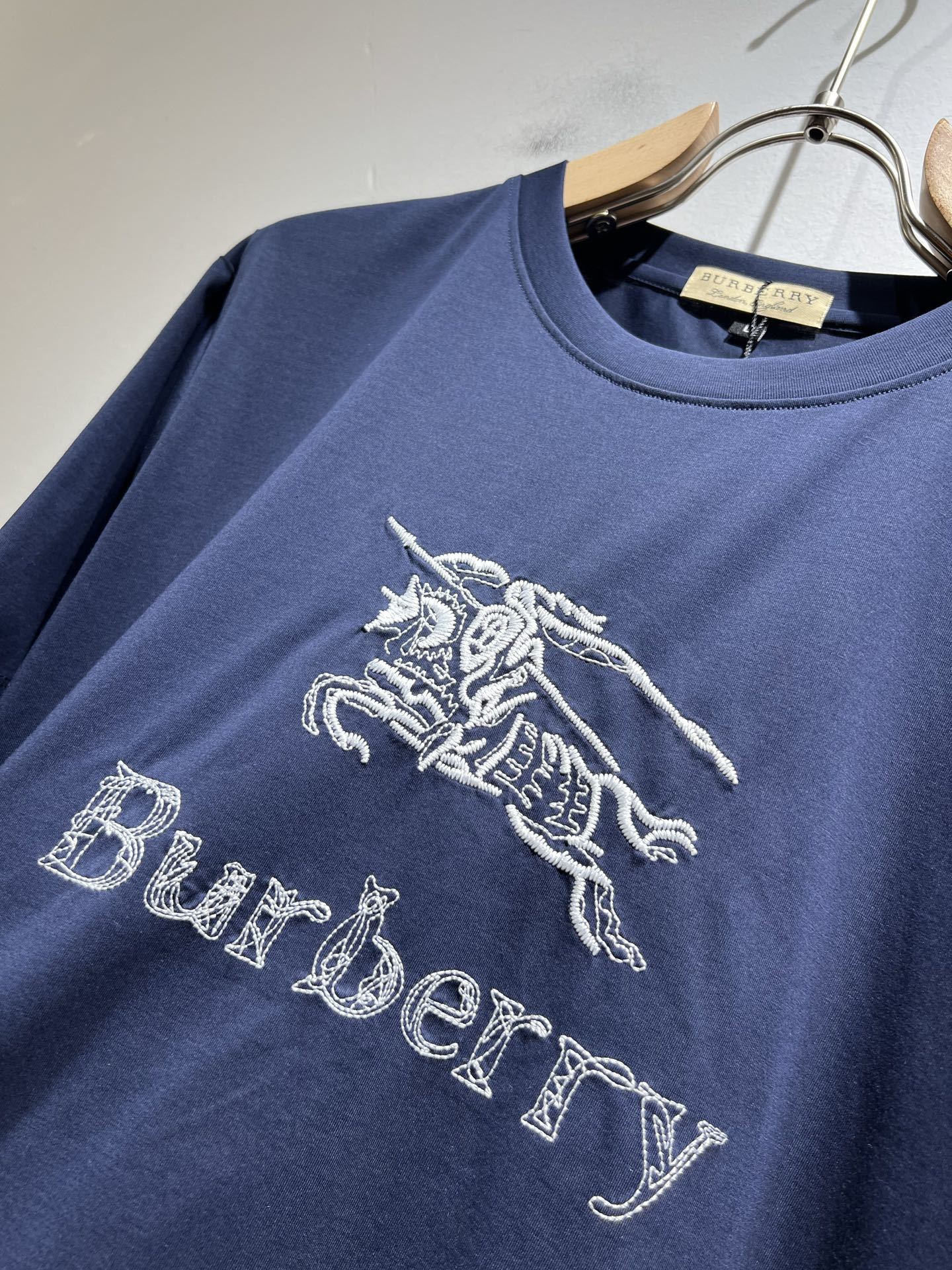BURBER*Y巴*莉2025春夏新品男女同款👫短袖T恤,重磅来袭,最近比较火热的环保纯棉面料制作而成