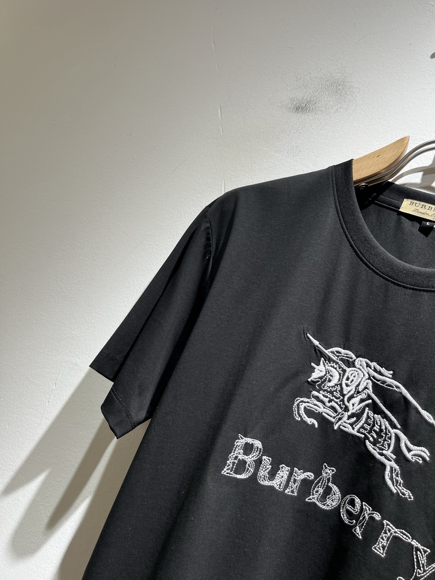 BURBER*Y巴*莉2025春夏新品男女同款👫短袖T恤,重磅来袭,最近比较火热的环保纯棉面料制作而成