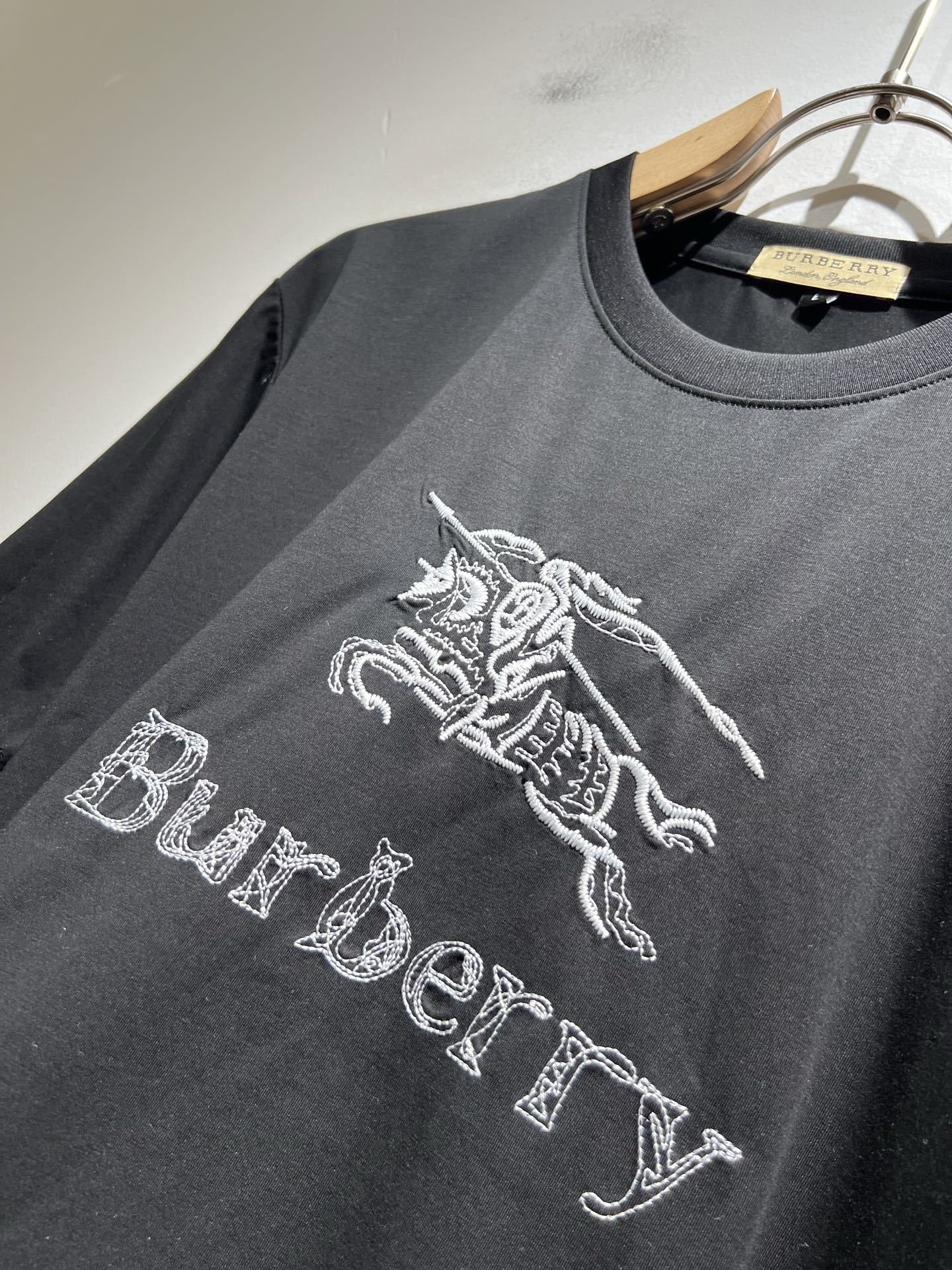 BURBER*Y巴*莉2025春夏新品男女同款👫短袖T恤,重磅来袭,最近比较火热的环保纯棉面料制作而成