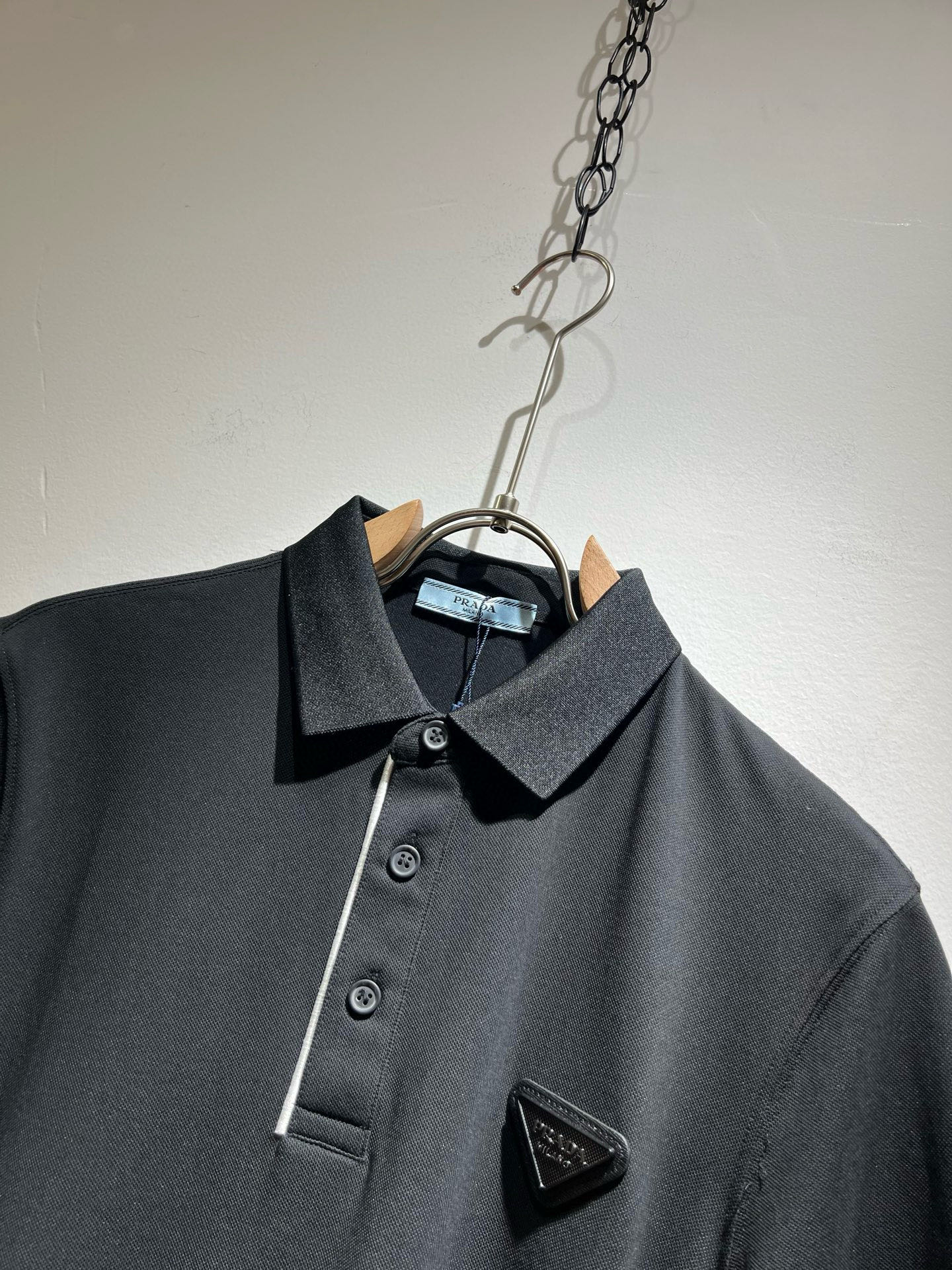  Prad*普*达 2025春夏季新款经典元素短袖Polo衫，经典大方的款式，可以穿十年都还是流行的那种