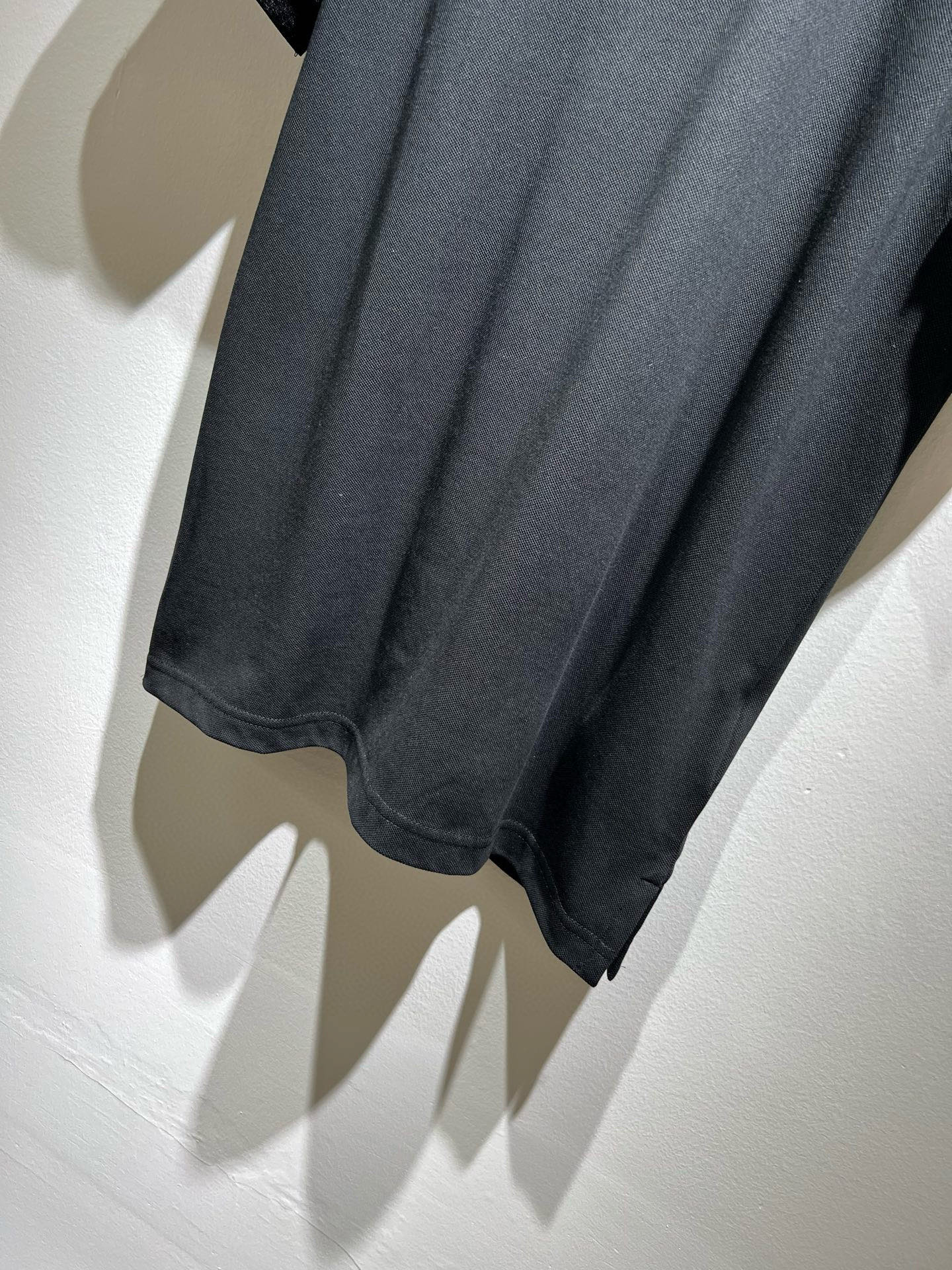  Prad*普*达 2025春夏季新款经典元素短袖Polo衫，经典大方的款式，可以穿十年都还是流行的那种