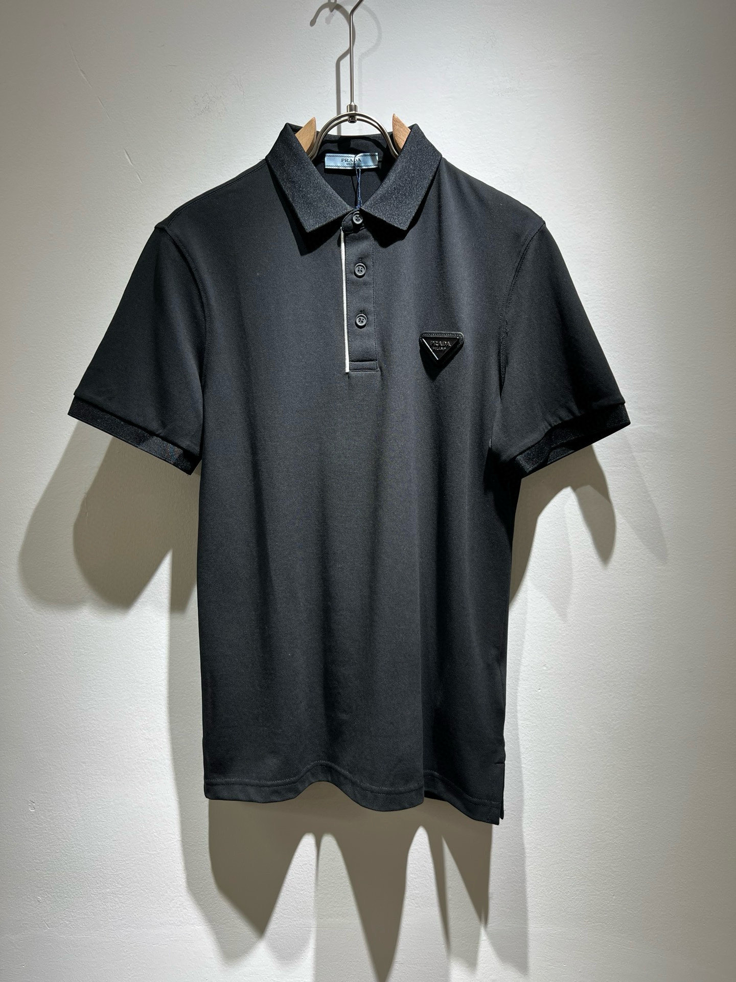  Prad*普*达 2025春夏季新款经典元素短袖Polo衫，经典大方的款式，可以穿十年都还是流行的那种