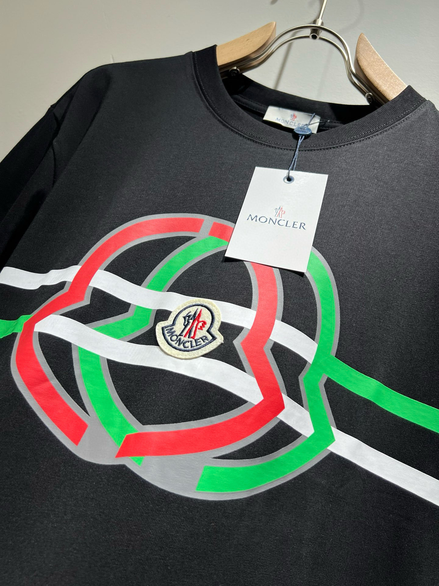   Moncler蒙家 2025春夏最新男女同款👫贸易订单短袖T恤，全品相！！网红款！采用logo图案
