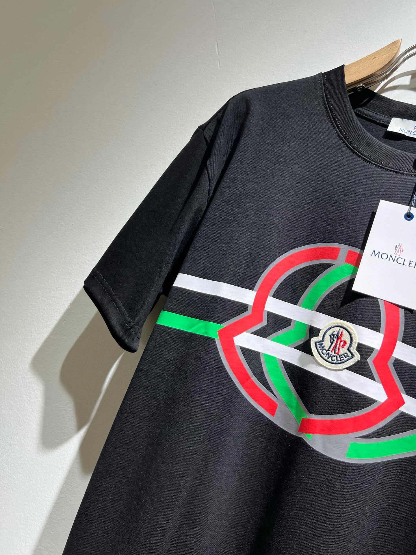    Moncler蒙家 2025春夏最新男女同款👫贸易订单短袖T恤，全品相！！网红款！采用logo图案