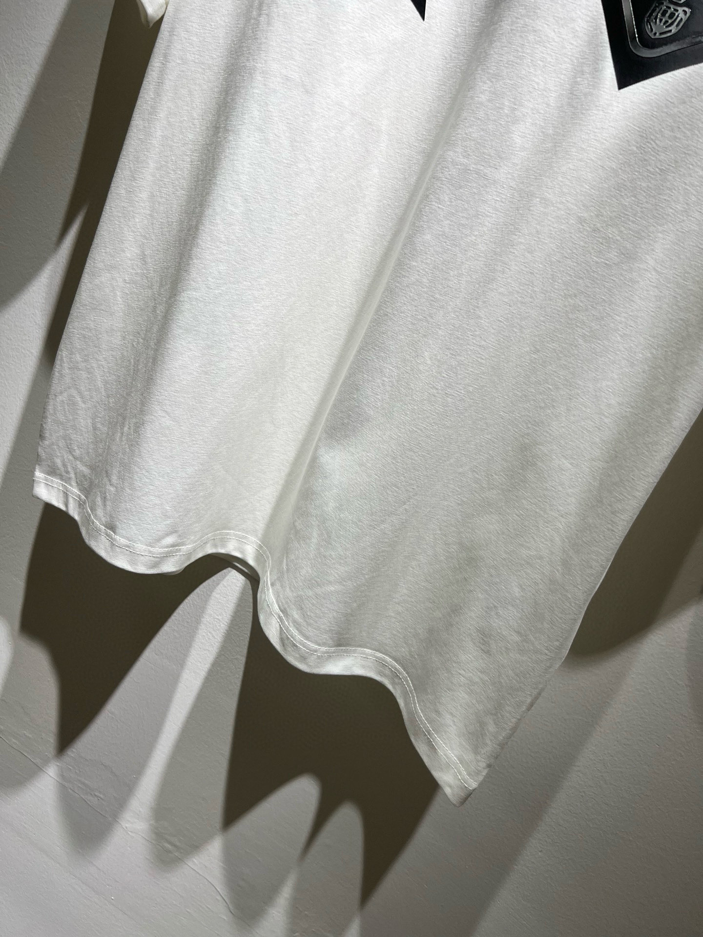  PRAD*A普*达2025春夏新款男女同款👫短袖T恤，最新款全网独家首上！！~既经典有时尚百搭，谁不爱