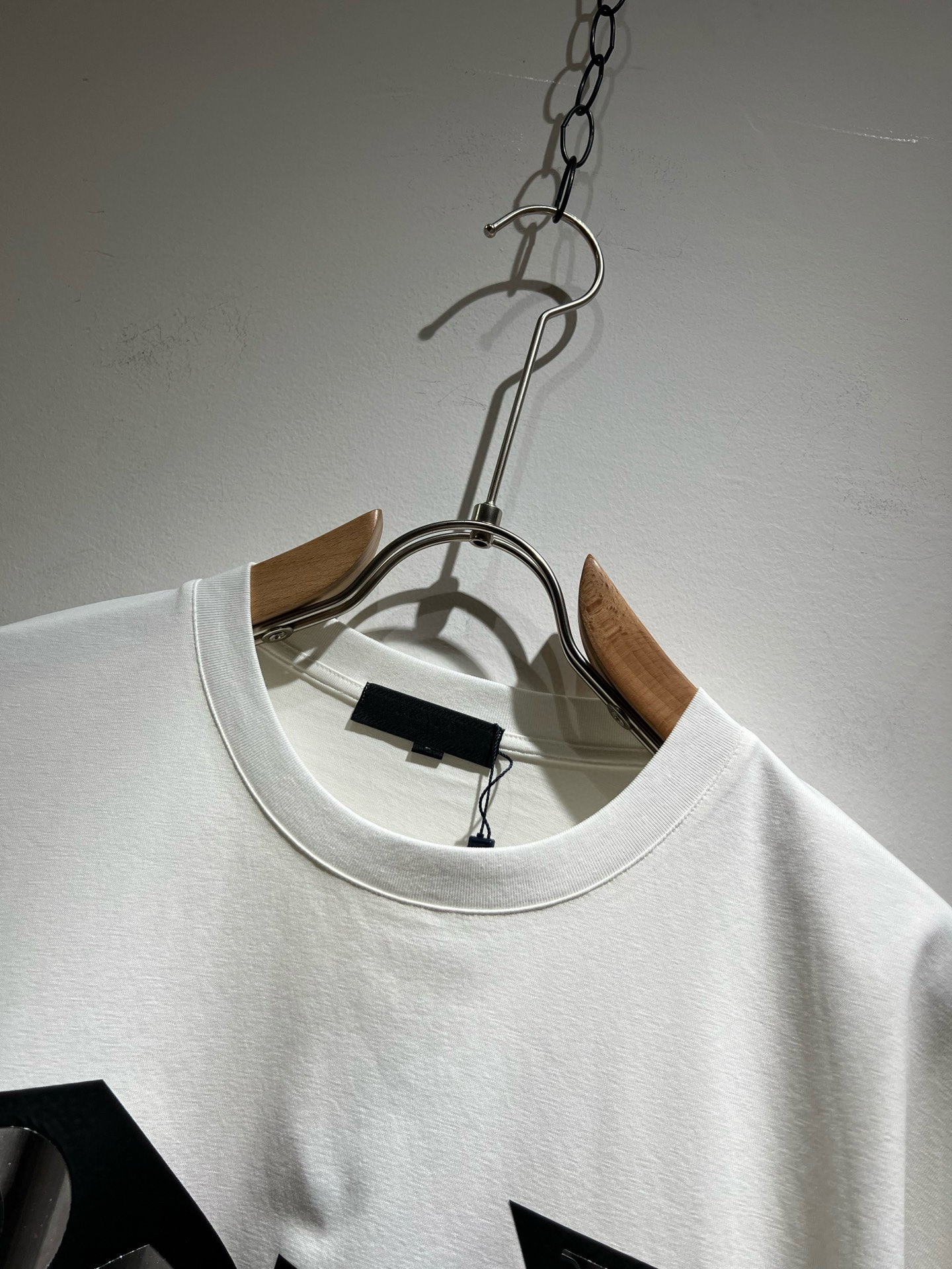  PRAD*A普*达2025春夏新款男女同款👫短袖T恤，最新款全网独家首上！！~既经典有时尚百搭，谁不爱