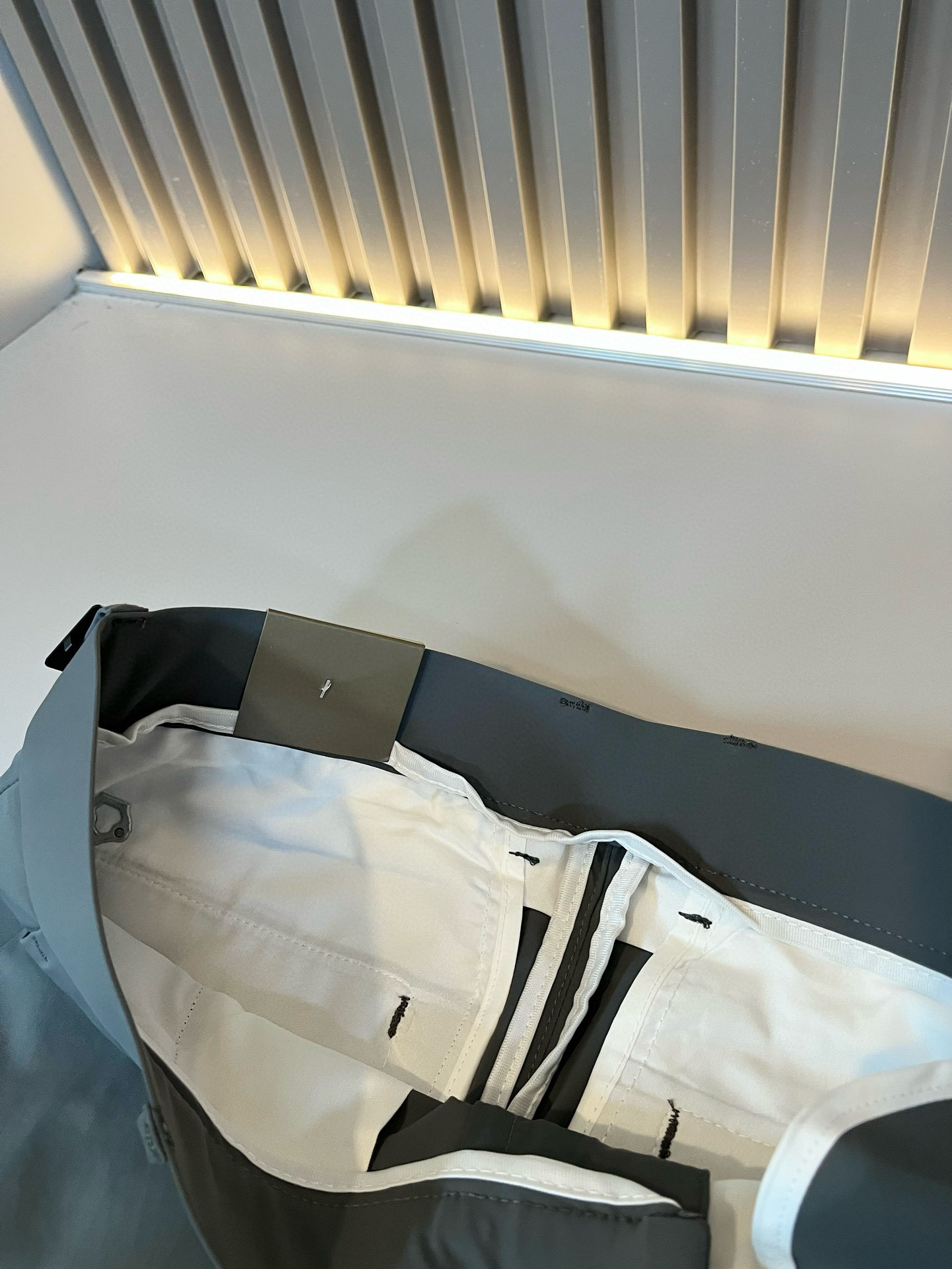  Loro Piana诺悠翩雅 2025春夏新品男士时装款高端休闲裤，香港洋行渠道货，日本原厂出品，纯血