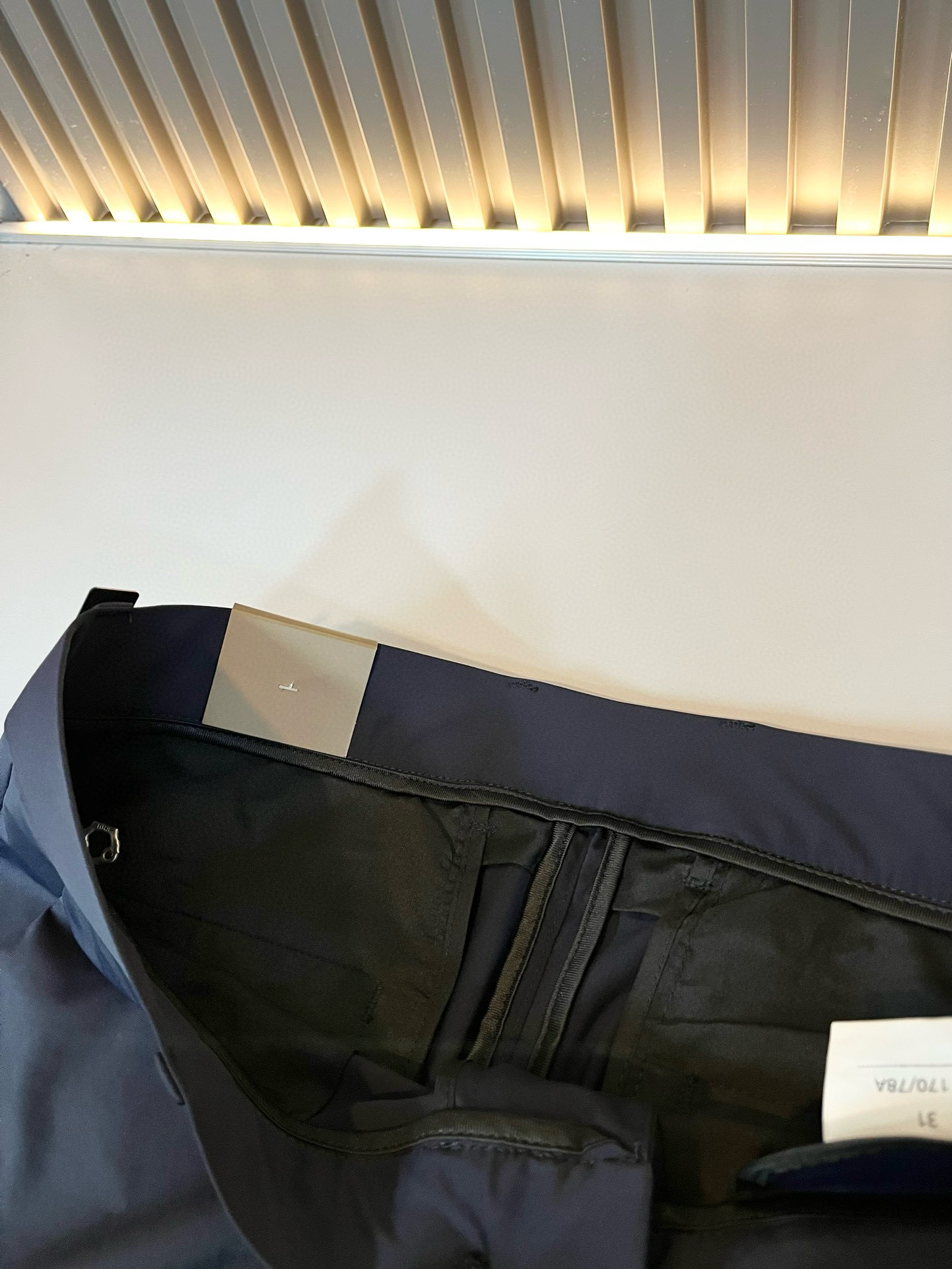  Loro Piana诺悠翩雅 2025春夏新品男士时装款高端休闲裤，香港洋行渠道货，日本原厂出品，纯血