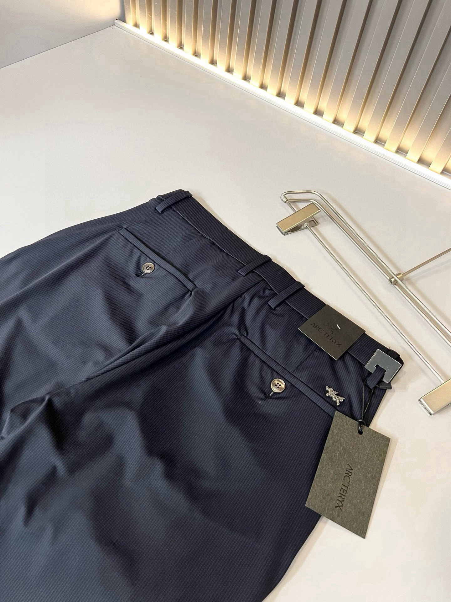  ARCTER*X始*祖鸟 2025春夏新款休闲西裤，户外品牌可能大家第一想到的就是加拿大鹅、始祖鸟。给