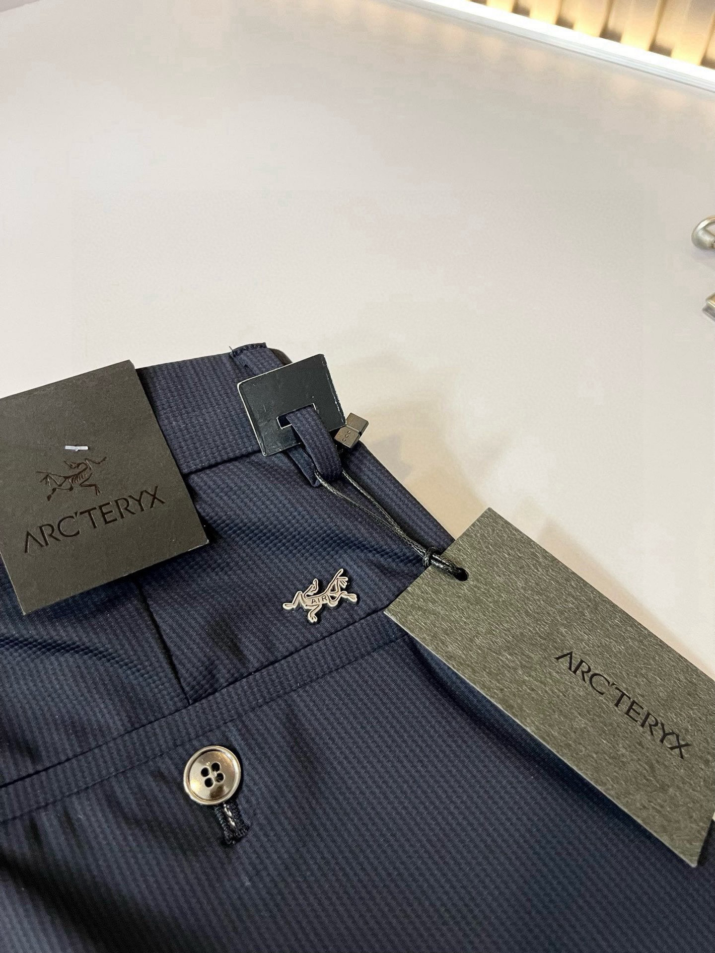  ARCTER*X始*祖鸟 2025春夏新款休闲西裤，户外品牌可能大家第一想到的就是加拿大鹅、始祖鸟。给