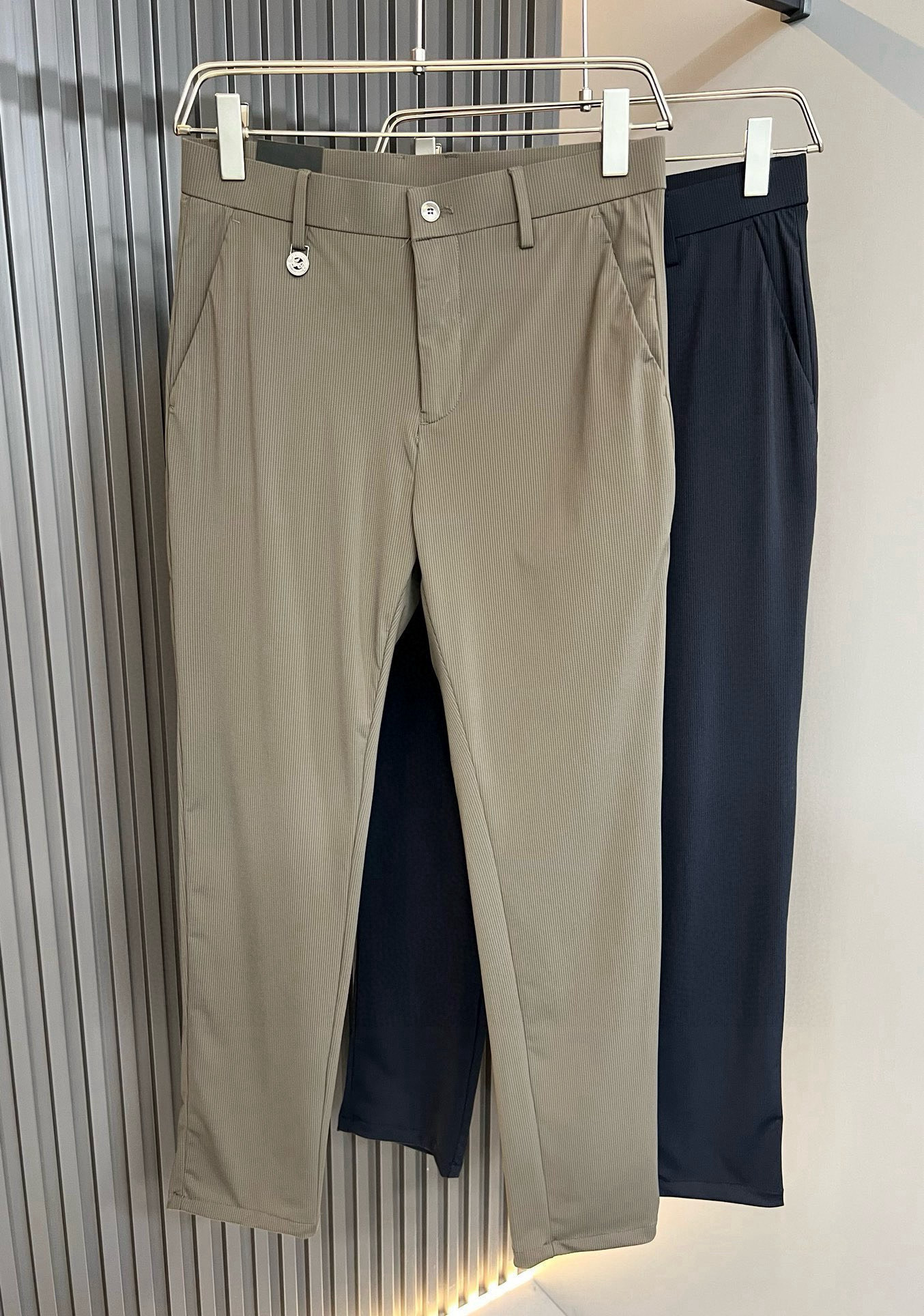  ARCTER*X始*祖鸟 2025春夏新款休闲西裤，户外品牌可能大家第一想到的就是加拿大鹅、始祖鸟。给