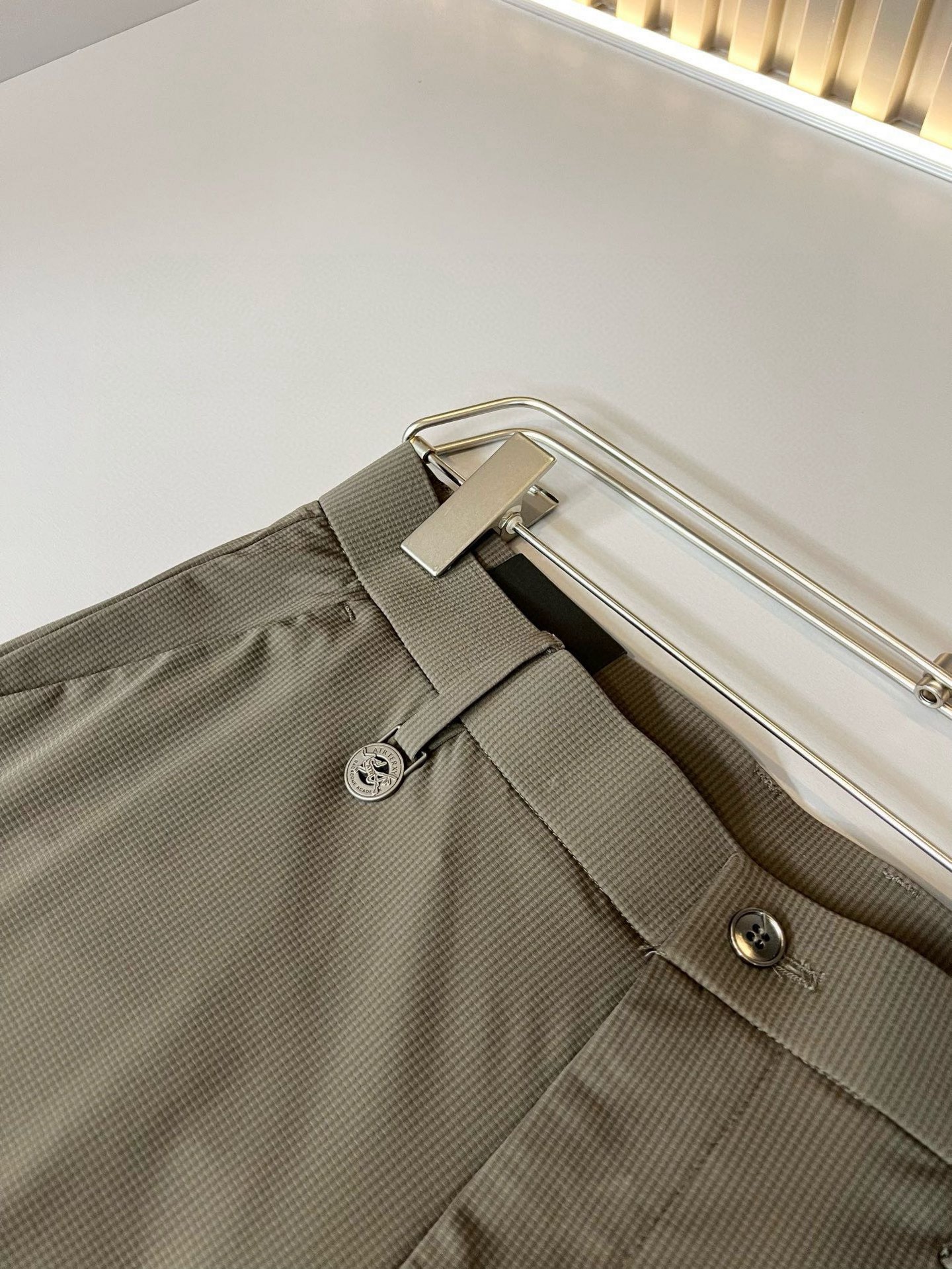  ARCTER*X始*祖鸟 2024春夏新款休闲西裤，户外品牌可能大家第一想到的就是加拿大鹅、始祖鸟。给