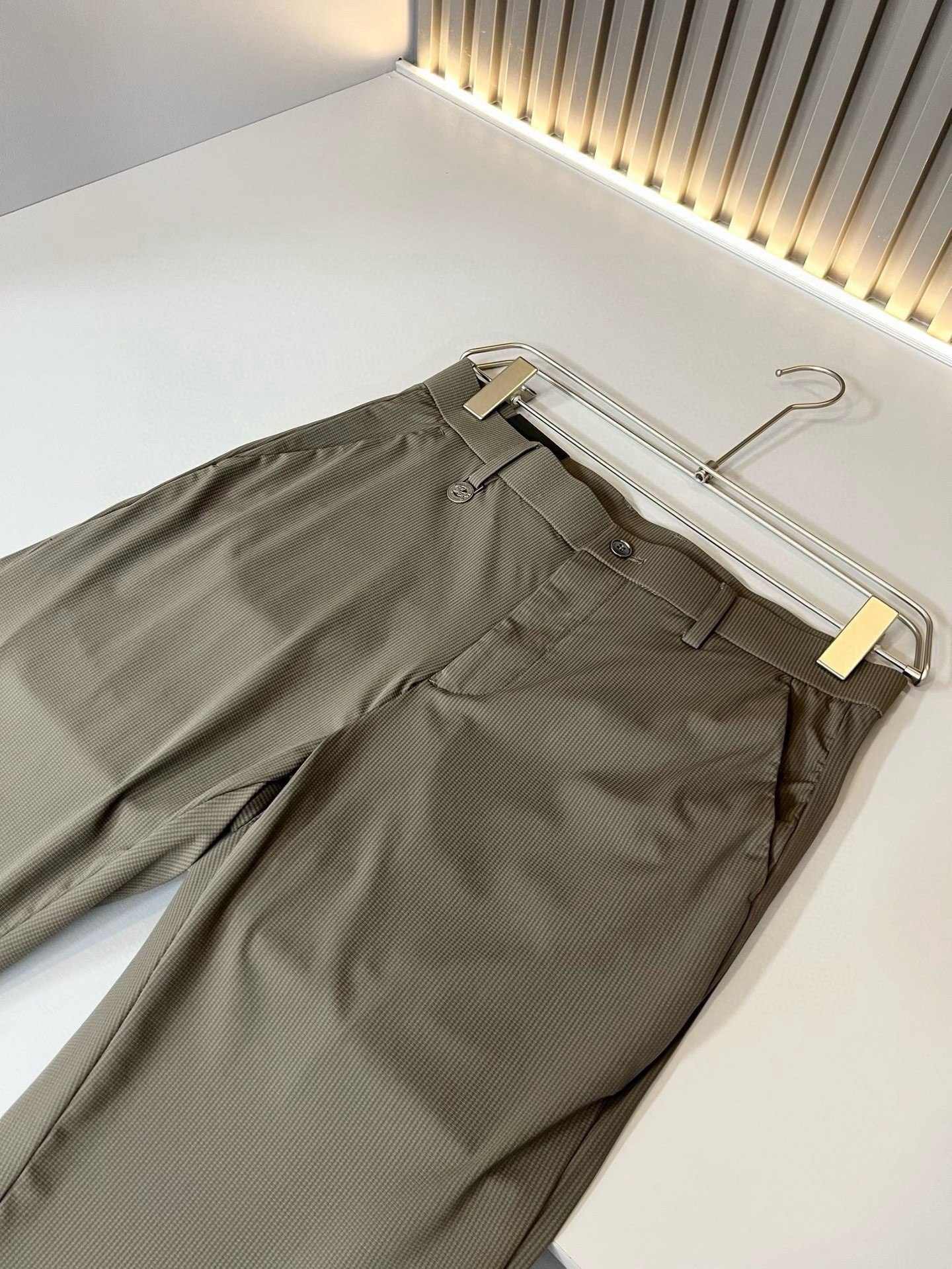  ARCTER*X始*祖鸟 2024春夏新款休闲西裤，户外品牌可能大家第一想到的就是加拿大鹅、始祖鸟。给