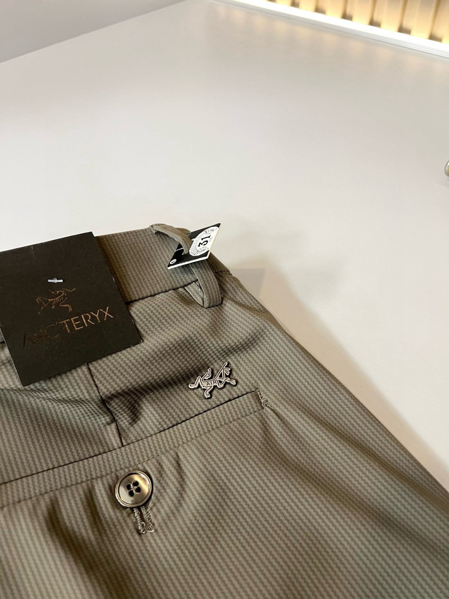  ARCTER*X始*祖鸟 2024春夏新款休闲西裤，户外品牌可能大家第一想到的就是加拿大鹅、始祖鸟。给