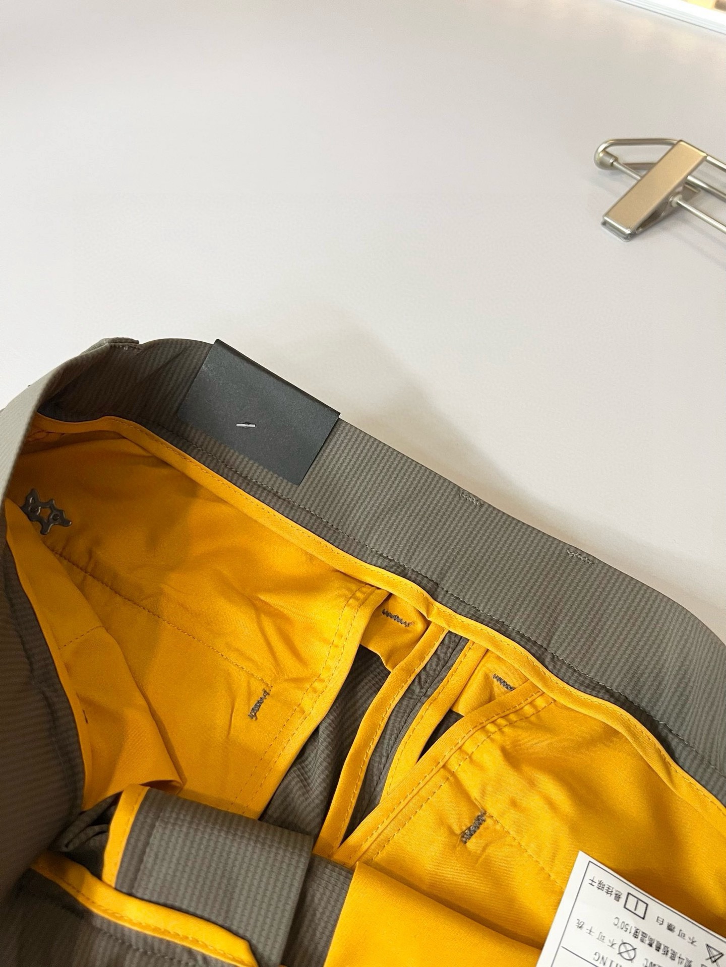  ARCTER*X始*祖鸟 2024春夏新款休闲西裤，户外品牌可能大家第一想到的就是加拿大鹅、始祖鸟。给