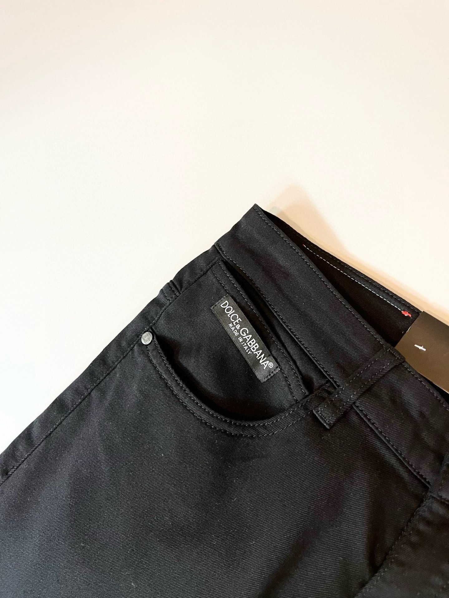  Dolce &  杜嘉*纳 2025春夏新品牛仔裤，水洗处理自然不易变形脱色、立体剪裁完美塑形面料质舒