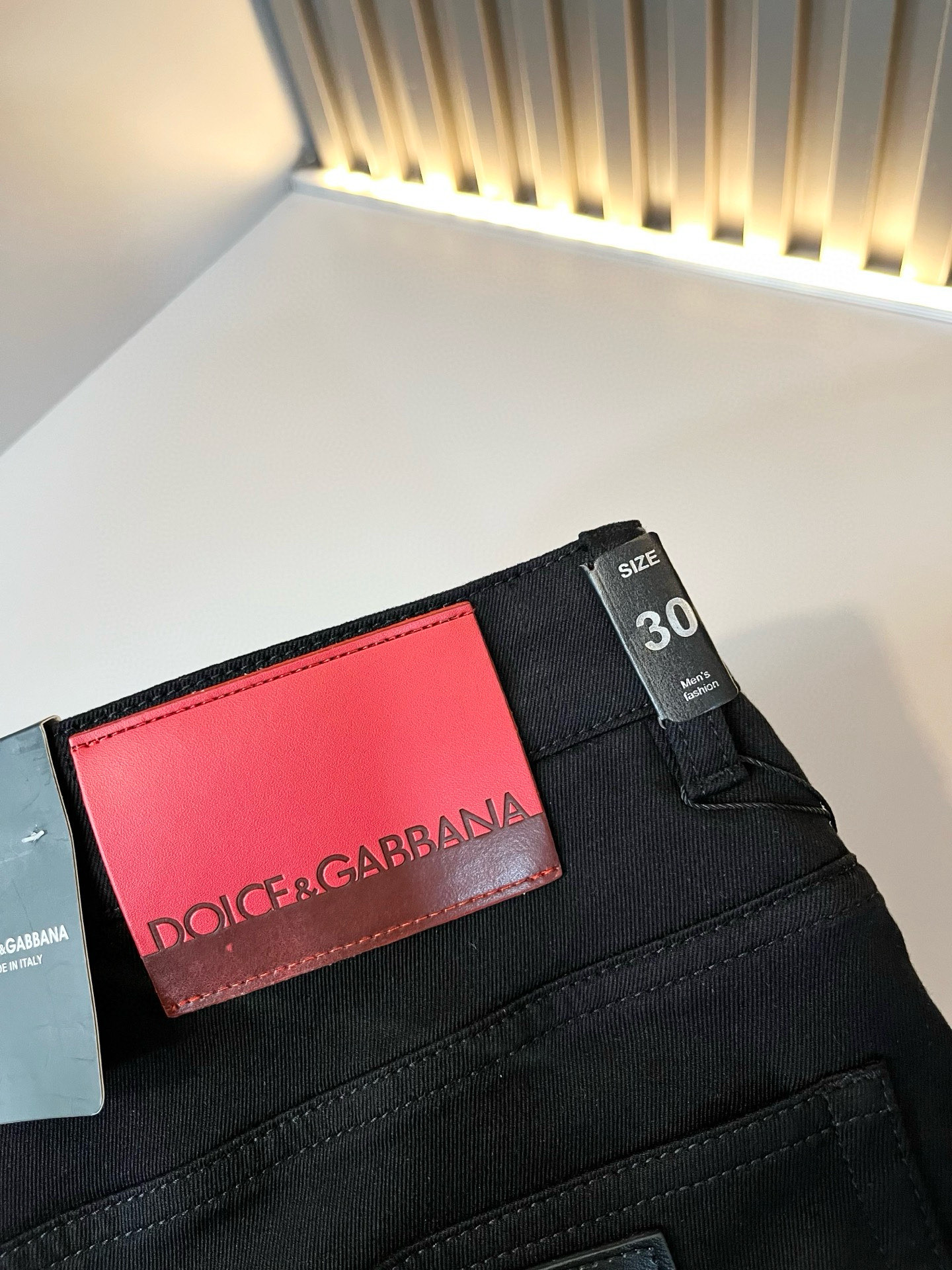  Dolce &  杜嘉*纳 2025春夏新品牛仔裤，水洗处理自然不易变形脱色、立体剪裁完美塑形面料质舒