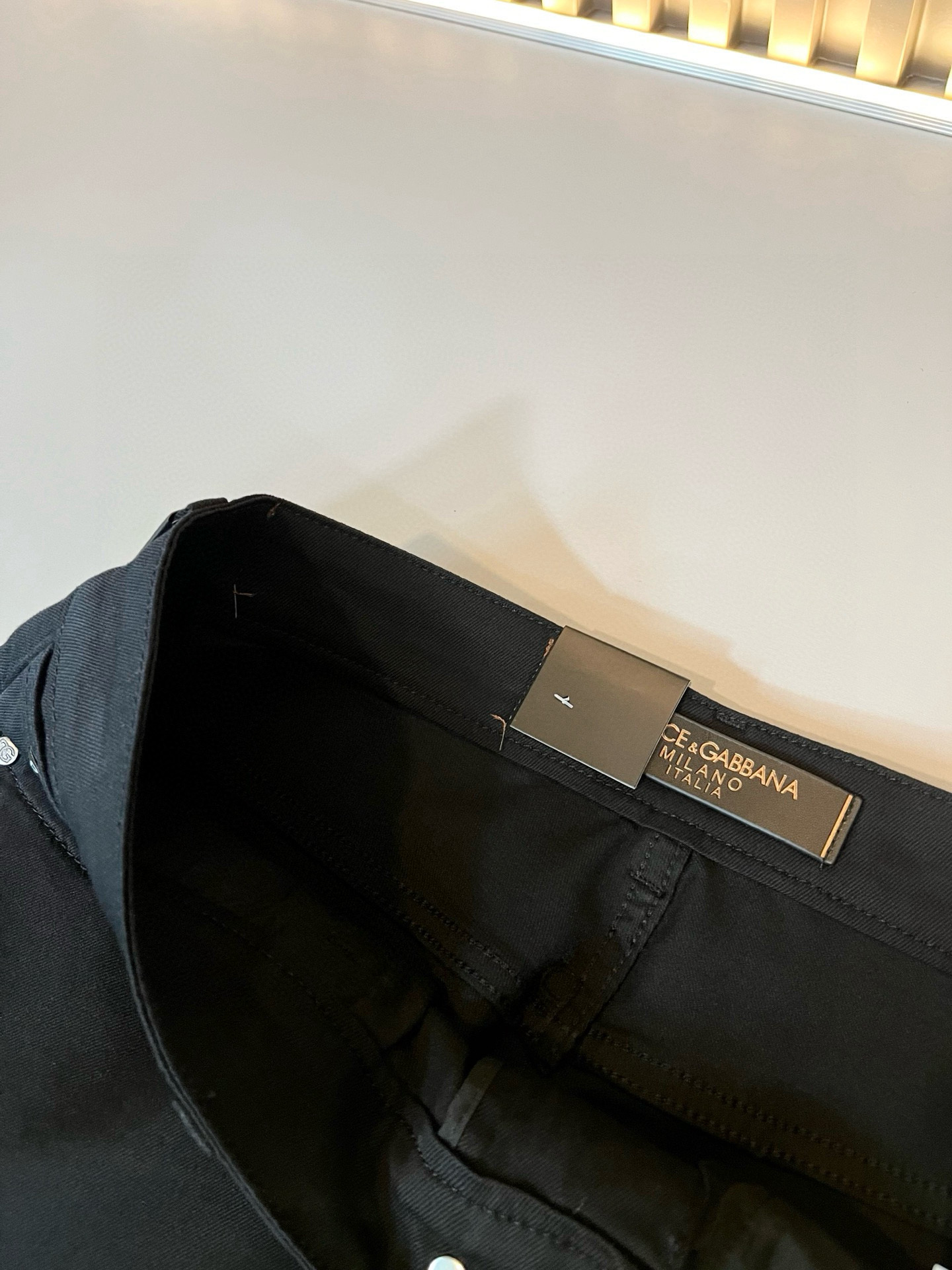  Dolce &  杜嘉*纳 2025春夏新品牛仔裤，水洗处理自然不易变形脱色、立体剪裁完美塑形面料质舒