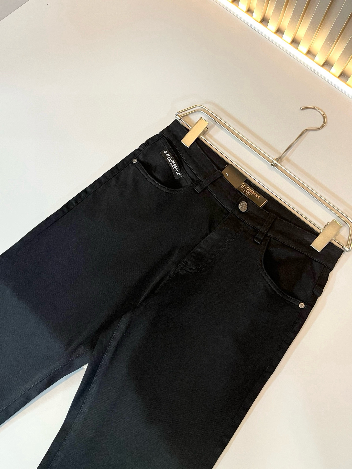  Dolce &  杜嘉*纳 2025春夏新品牛仔裤，水洗处理自然不易变形脱色、立体剪裁完美塑形面料质舒