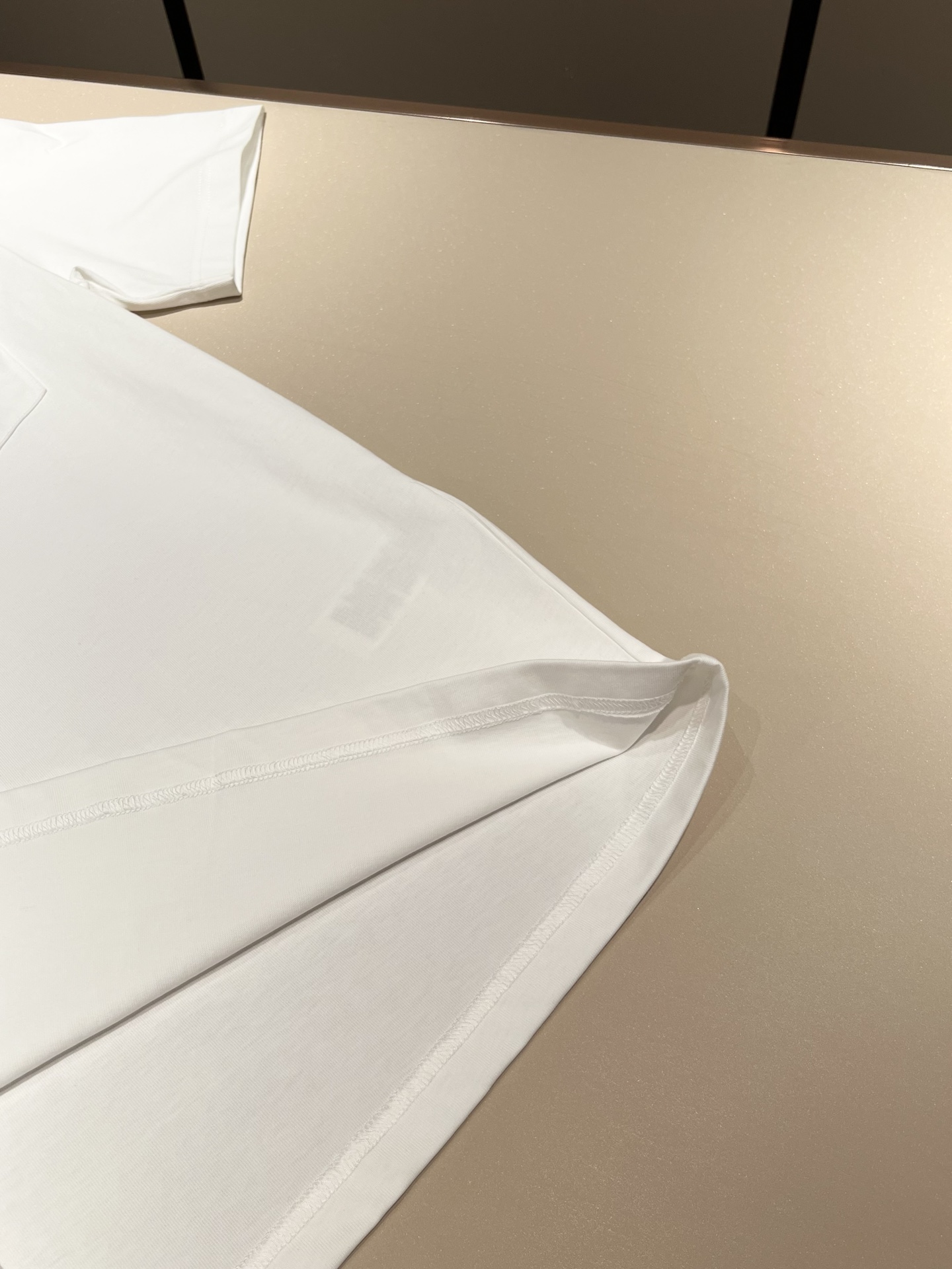   BURBER*Y巴*莉2025春夏新品男女同款👫短袖T恤，重磅来袭，最近比较火热的环保纯棉面料制作而