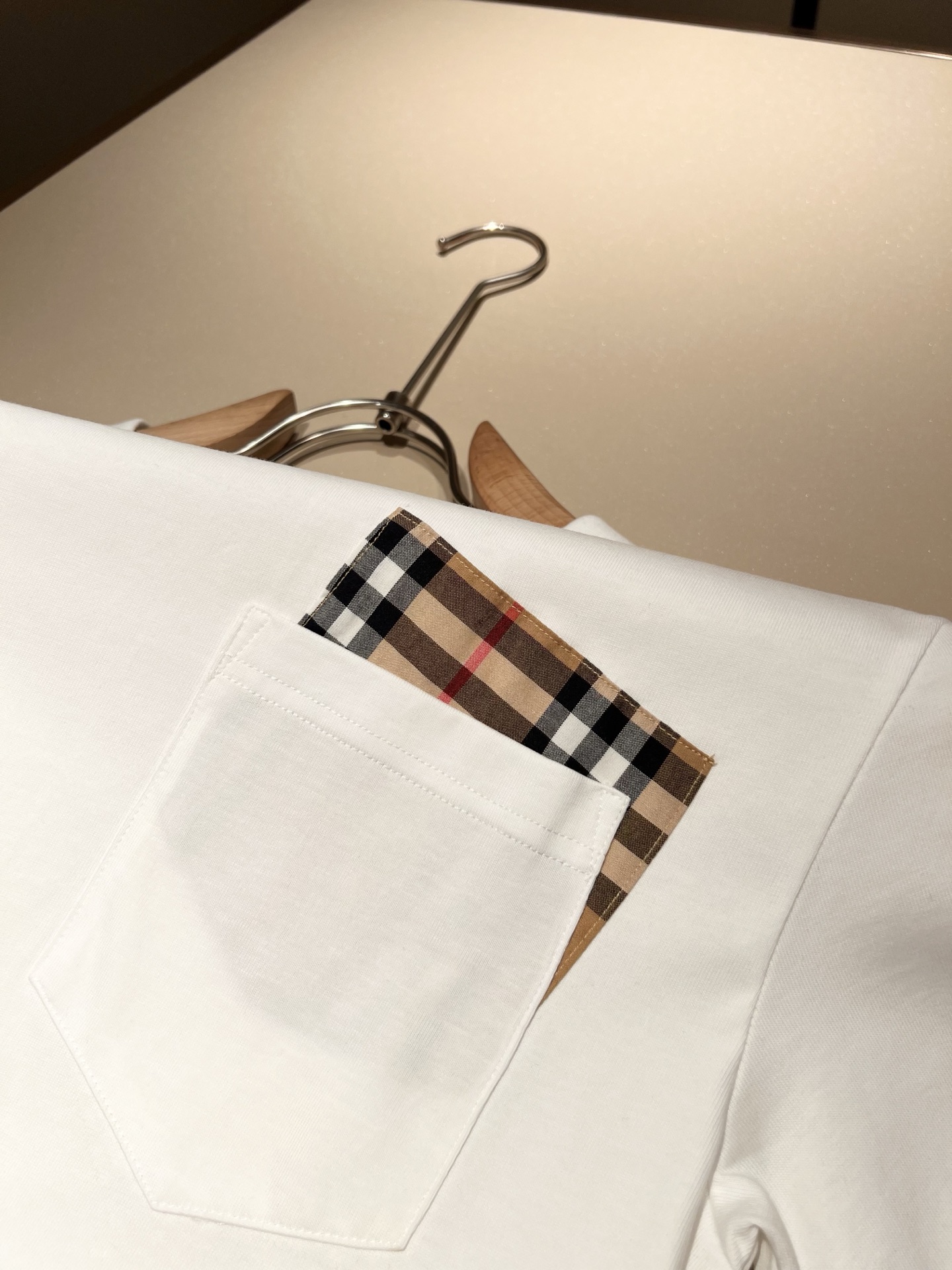   BURBER*Y巴*莉2025春夏新品男女同款👫短袖T恤，重磅来袭，最近比较火热的环保纯棉面料制作而