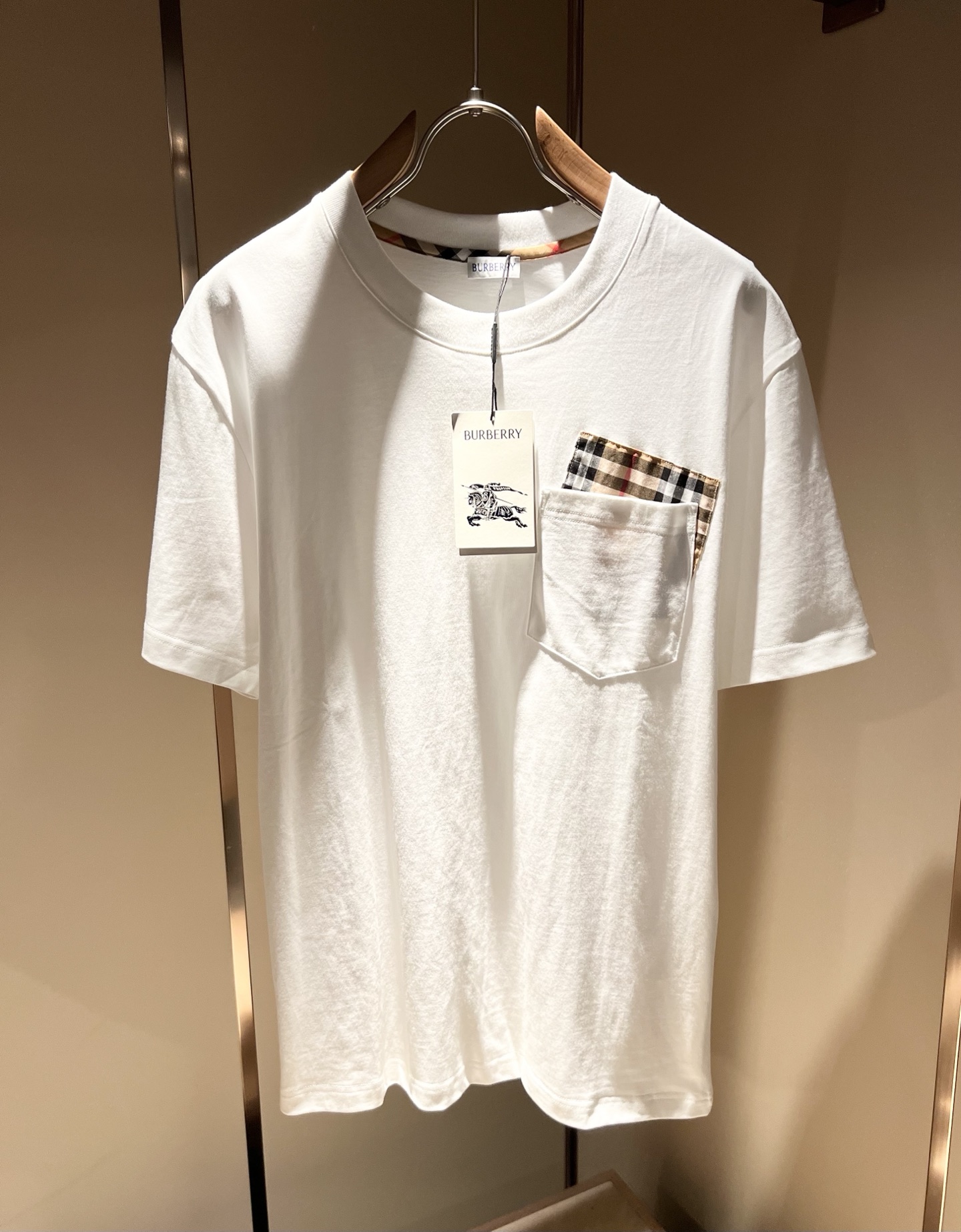   BURBER*Y巴*莉2025春夏新品男女同款👫短袖T恤，重磅来袭，最近比较火热的环保纯棉面料制作而