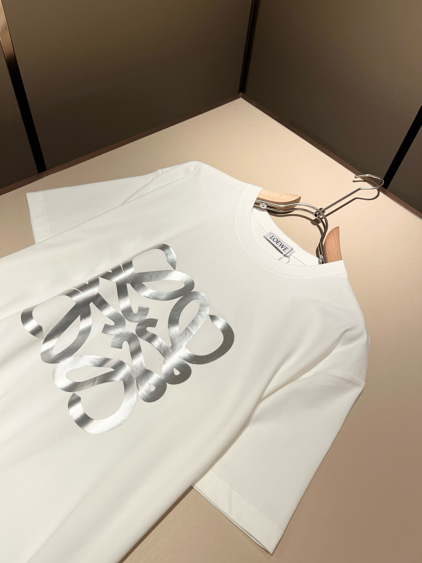  LOE*WE罗*威 2025春夏新款男女同款👫短袖T恤，意大利原厂订单渠道，极具个性高级风，标志log