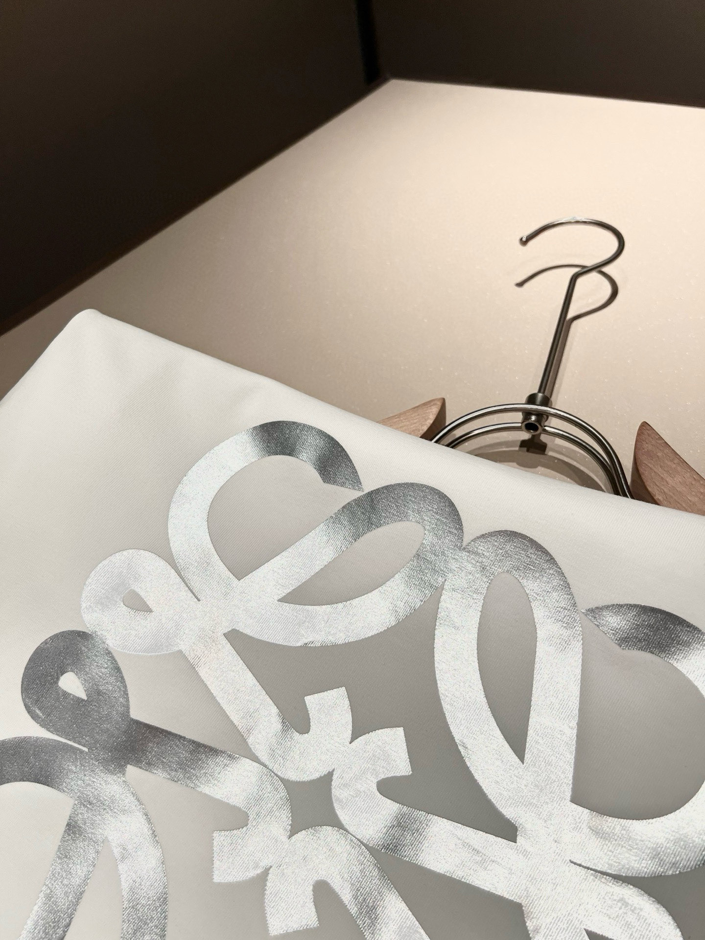  LOE*WE罗*威 2025春夏新款男女同款👫短袖T恤，意大利原厂订单渠道，极具个性高级风，标志log