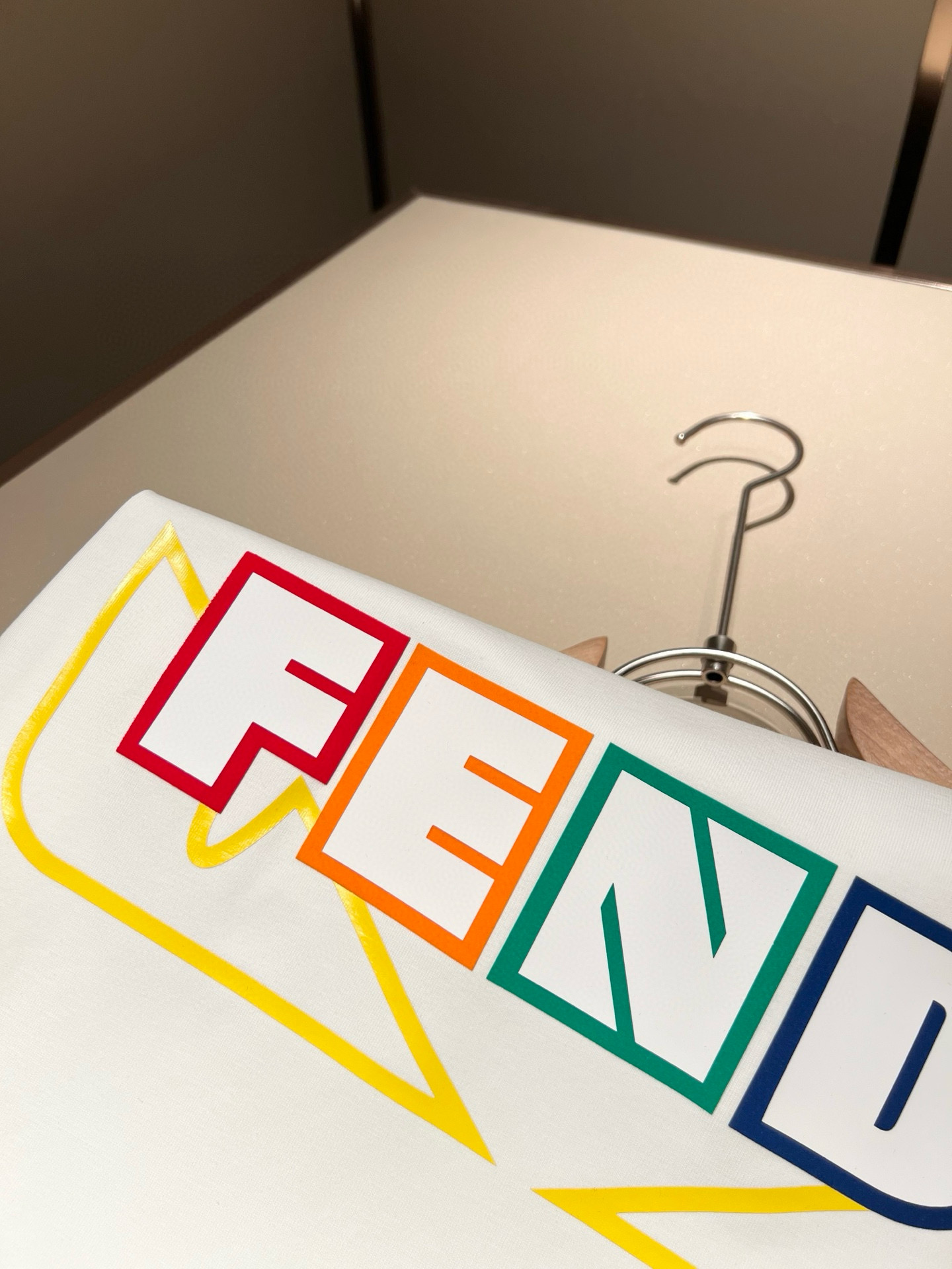   FEN*I 芬*迪2025春夏新款FD家族FF男女同款👫短袖T恤，男女同款👫百搭极简短袖。意大利原厂