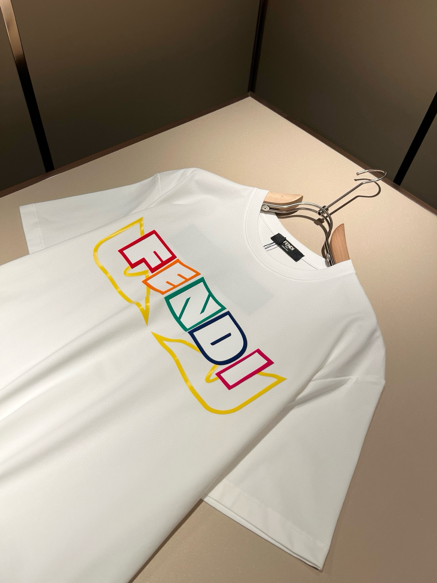   FEN*I 芬*迪2025春夏新款FD家族FF男女同款👫短袖T恤，男女同款👫百搭极简短袖。意大利原厂