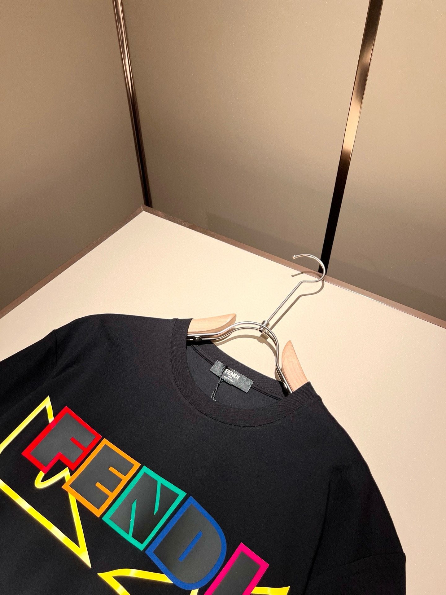   FEN*I 芬*迪2025春夏新款FD家族FF男女同款👫短袖T恤，男女同款👫百搭极简短袖。意大利原厂