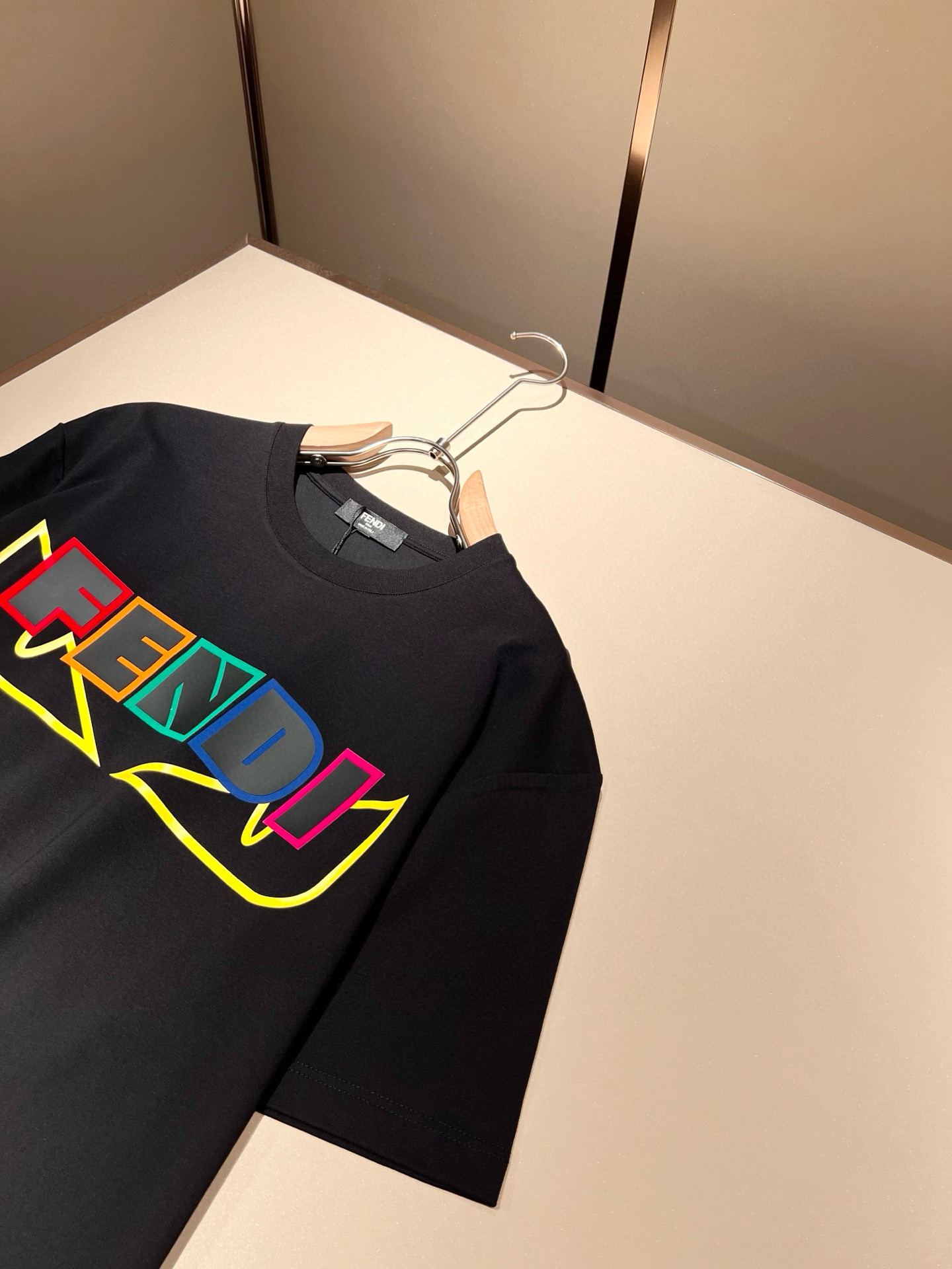   FEN*I 芬*迪2025春夏新款FD家族FF男女同款👫短袖T恤，男女同款👫百搭极简短袖。意大利原厂