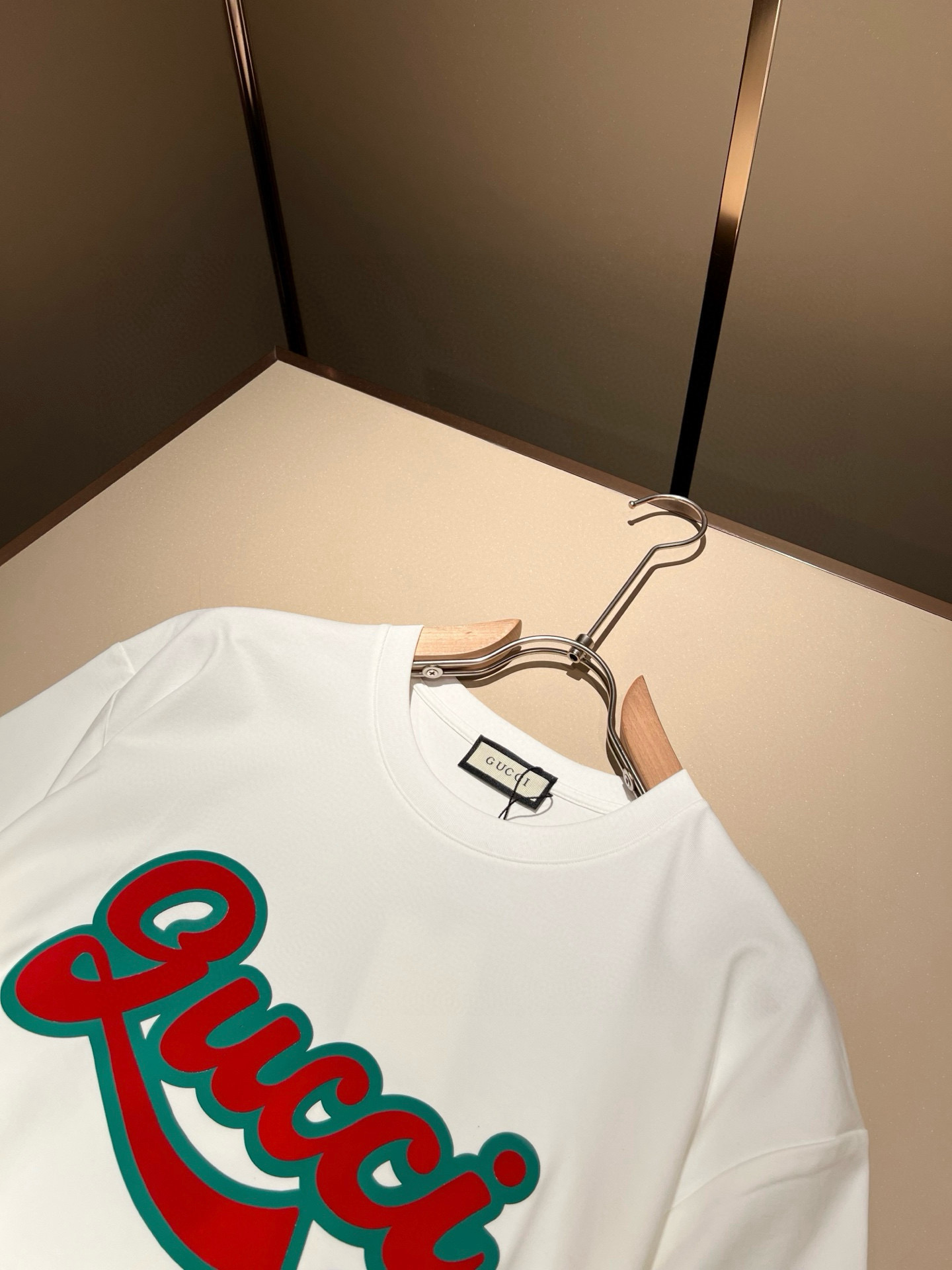    Gucc*古家 2025春夏新款男女同情侣款👫休闲宽松棉质圆领短袖T恤衫！贸易公司渠道稀出，同步官