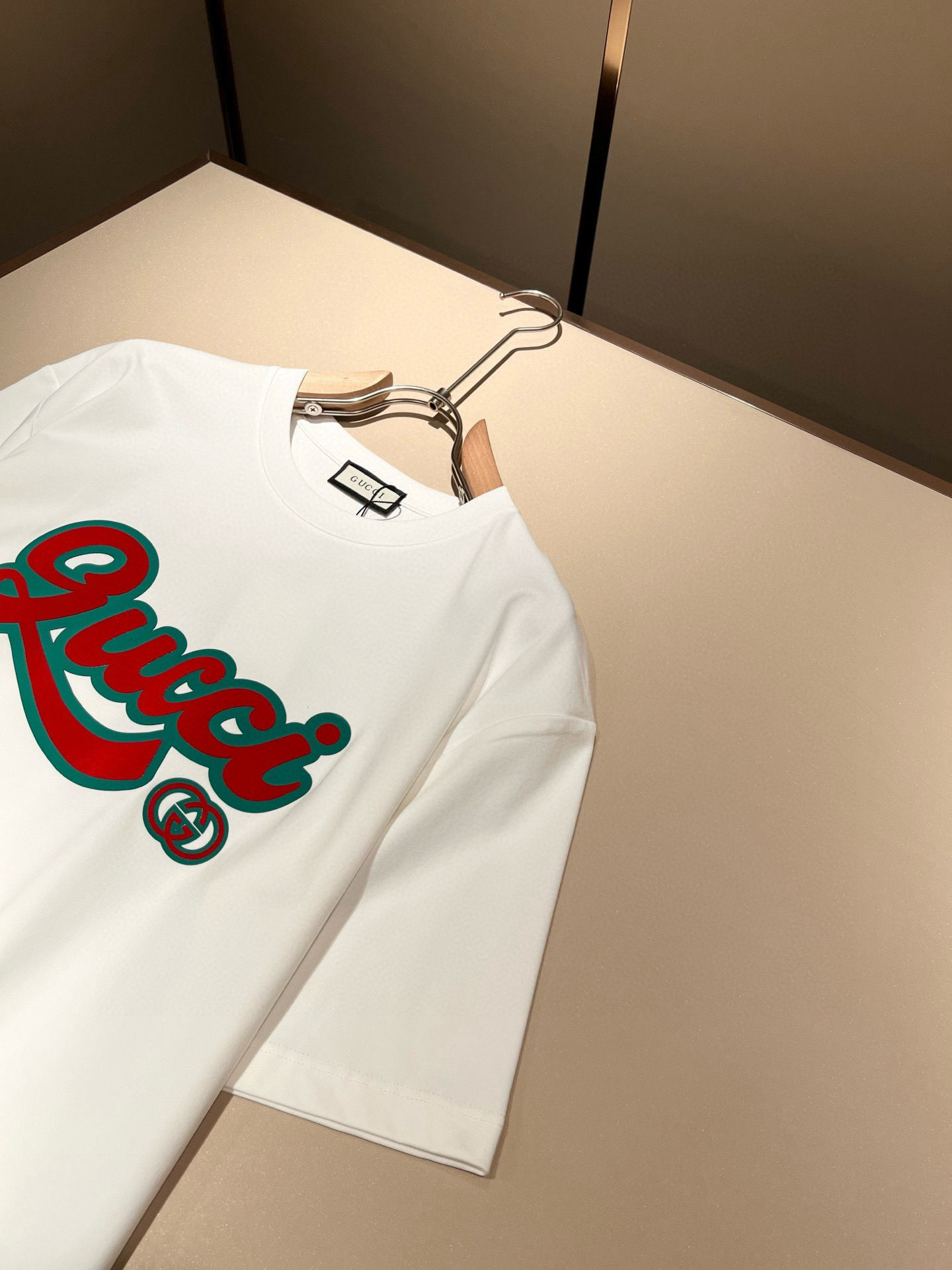    Gucc*古家 2025春夏新款男女同情侣款👫休闲宽松棉质圆领短袖T恤衫！贸易公司渠道稀出，同步官