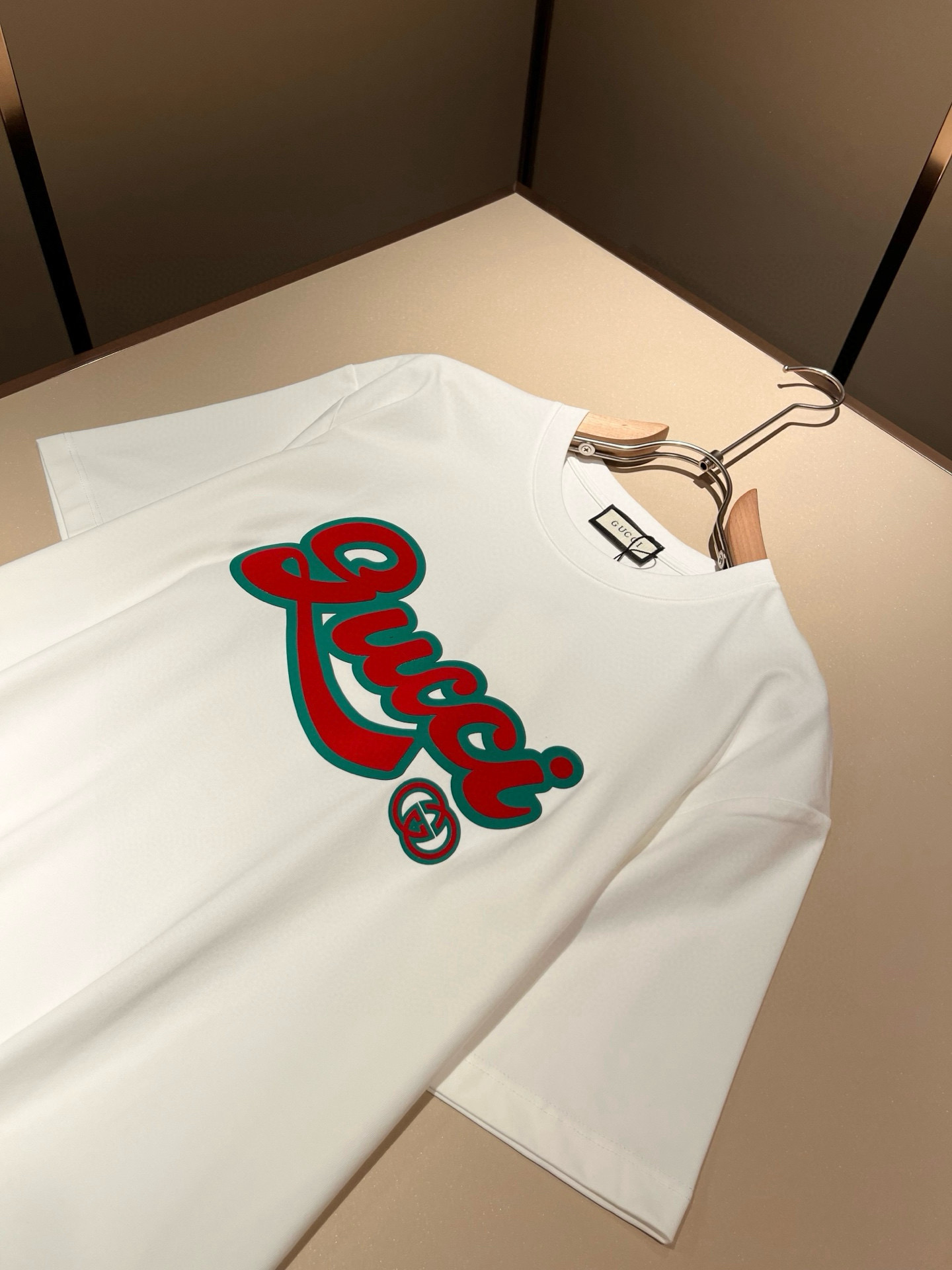    Gucc*古家 2025春夏新款男女同情侣款👫休闲宽松棉质圆领短袖T恤衫！贸易公司渠道稀出，同步官