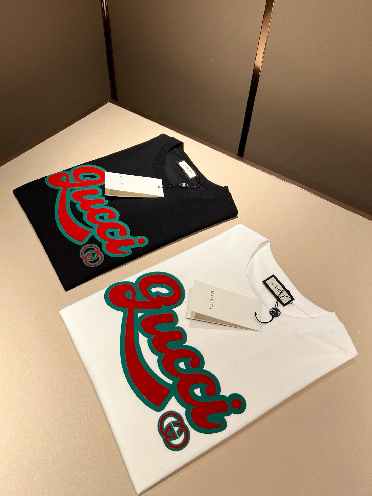    Gucc*古家 2025春夏新款男女同情侣款👫休闲宽松棉质圆领短袖T恤衫！贸易公司渠道稀出，同步官