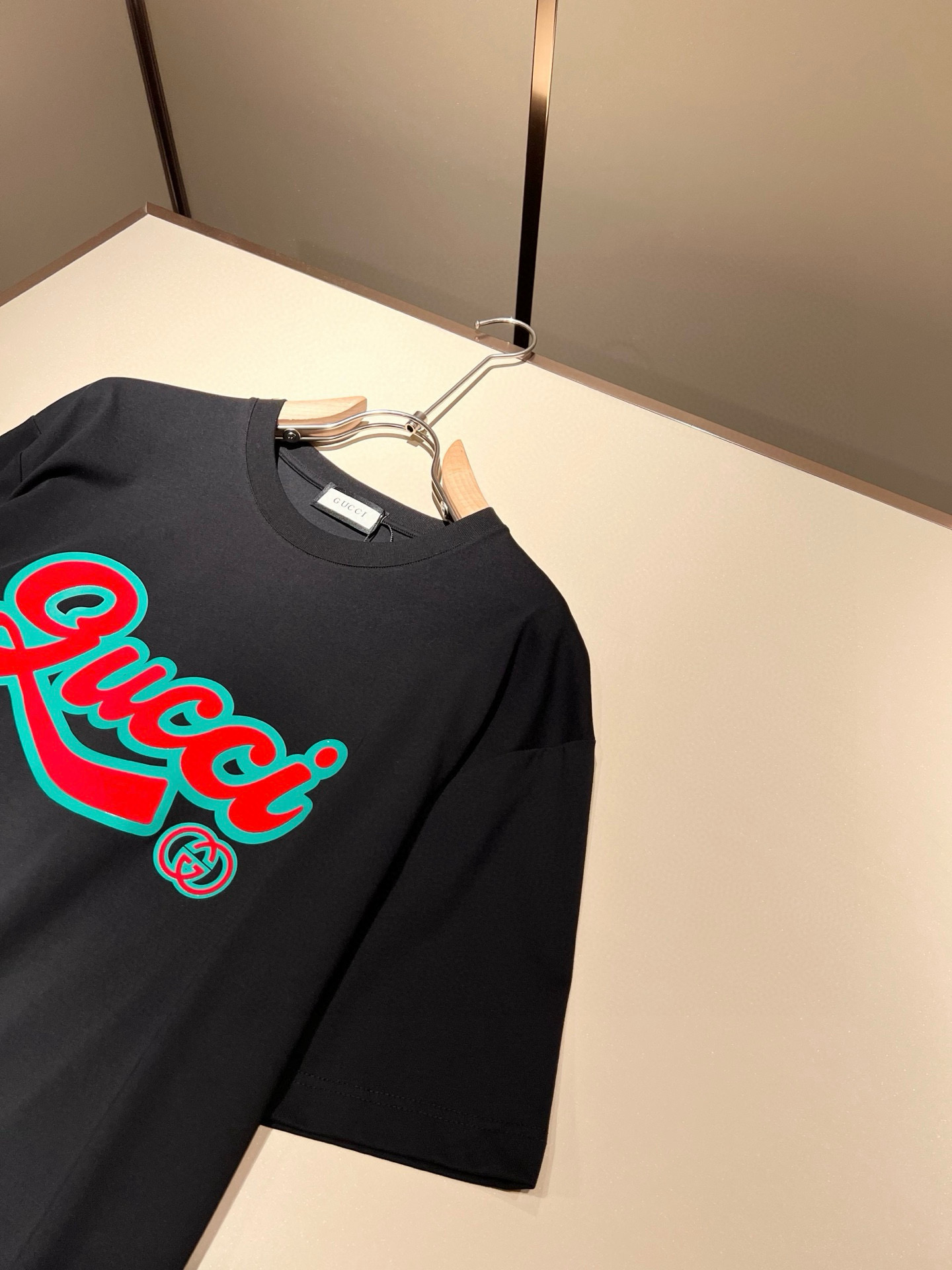    Gucc*古家 2025春夏新款男女同情侣款👫休闲宽松棉质圆领短袖T恤衫！贸易公司渠道稀出，同步官