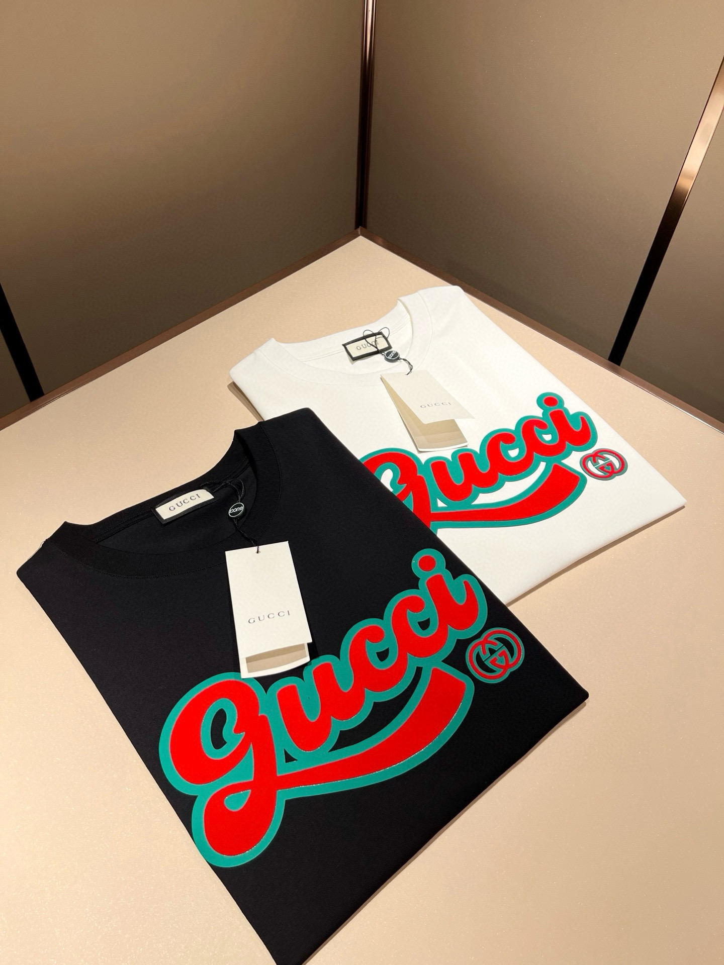    Gucc*古家 2025春夏新款男女同情侣款👫休闲宽松棉质圆领短袖T恤衫！贸易公司渠道稀出，同步官