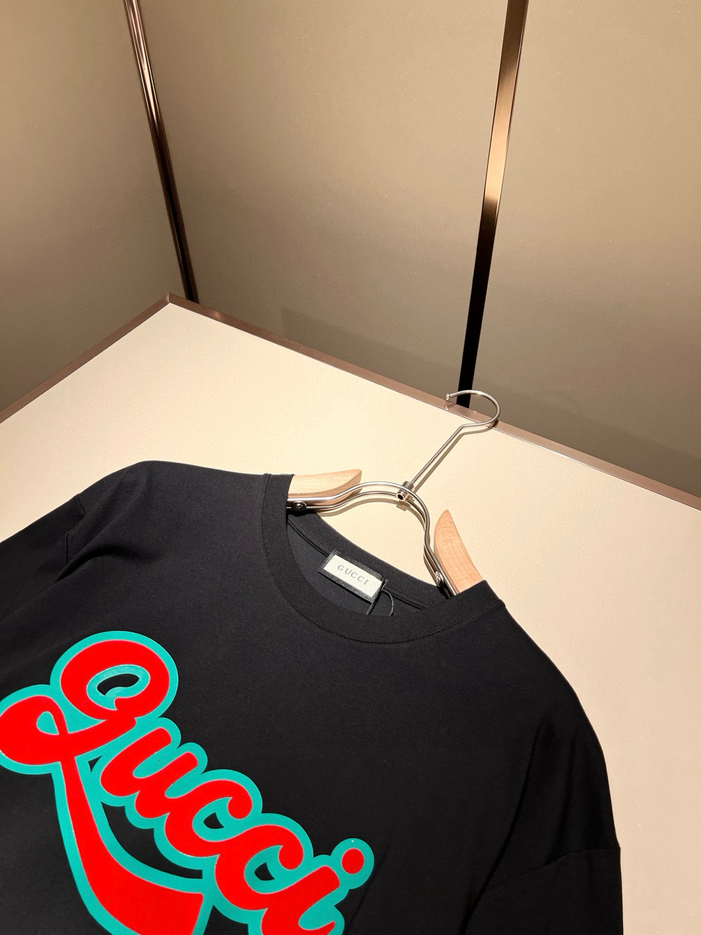    Gucc*古家 2025春夏新款男女同情侣款👫休闲宽松棉质圆领短袖T恤衫！贸易公司渠道稀出，同步官