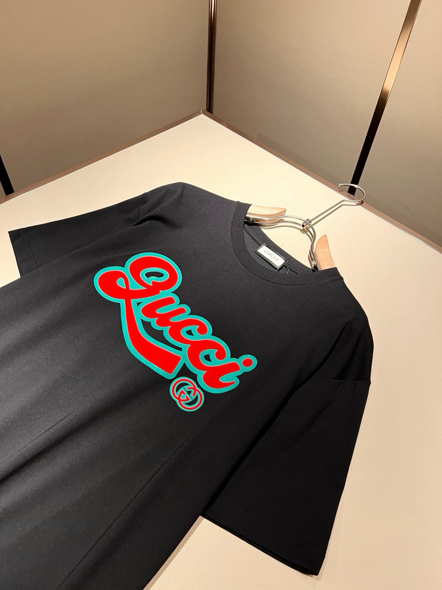    Gucc*古家 2025春夏新款男女同情侣款👫休闲宽松棉质圆领短袖T恤衫！贸易公司渠道稀出，同步官