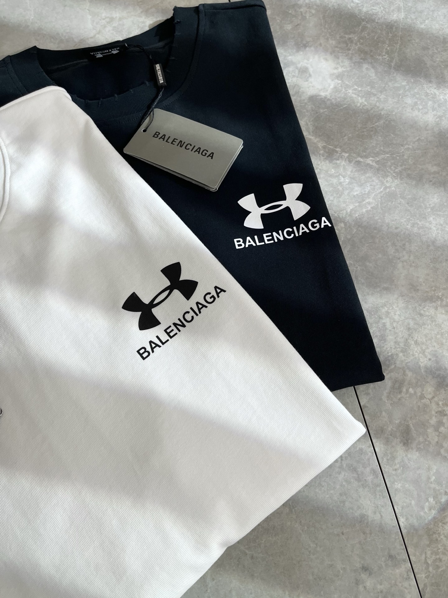  BALENCI*GA巴黎*家 2025春夏新款男女同款👫短袖T恤！走秀图案印花时尚休闲短袖T恤衫！设计