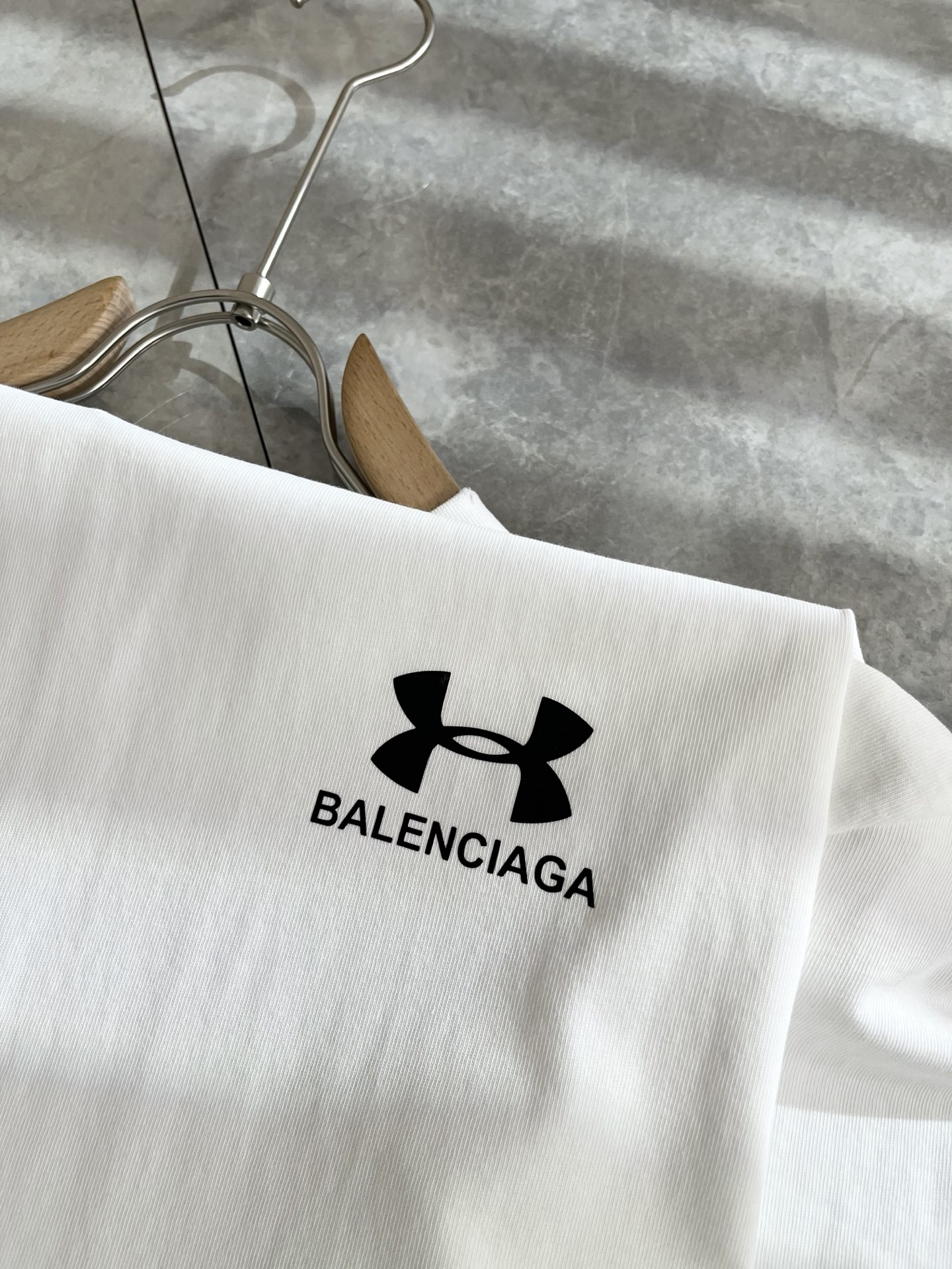  BALENCI*GA巴黎*家 2025春夏新款男女同款👫短袖T恤！走秀图案印花时尚休闲短袖T恤衫！设计
