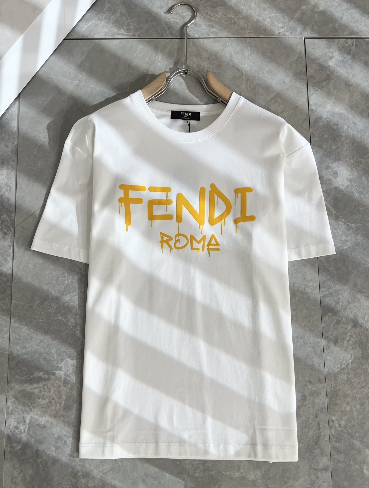 FEN*I 芬*迪2025春夏新款FD家族FF男女同款👫短袖T恤,男女同款👫百搭极简短袖。意大利原厂