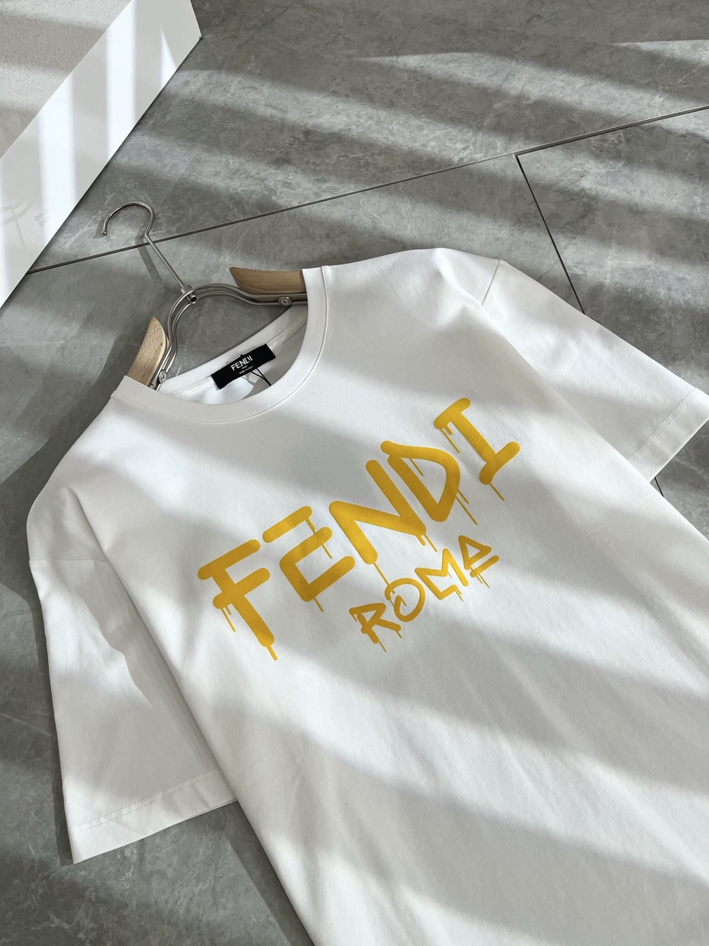 FEN*I 芬*迪2025春夏新款FD家族FF男女同款👫短袖T恤,男女同款👫百搭极简短袖。意大利原厂